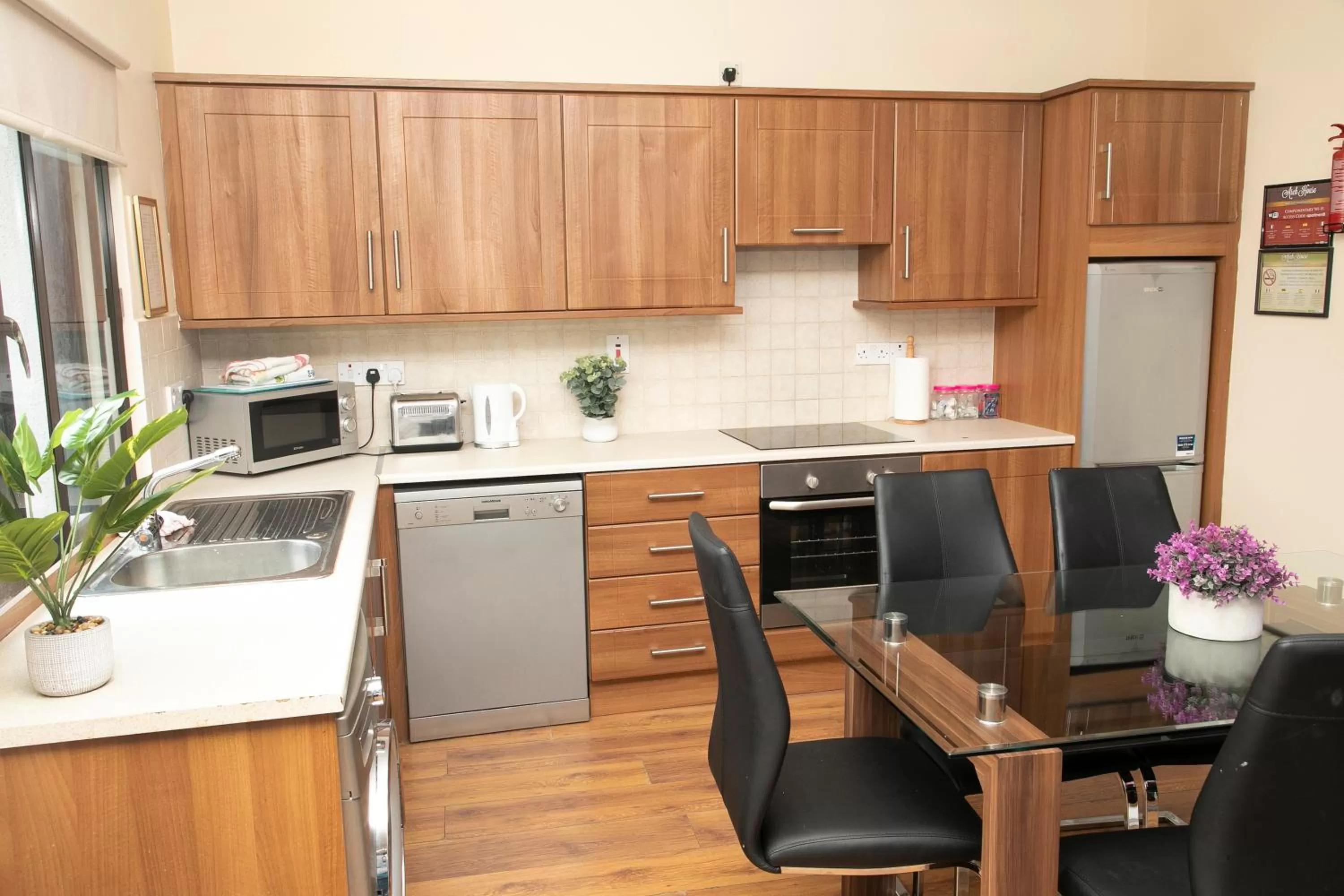 Kitchen or kitchenette in Arch House B&B & Apartments
