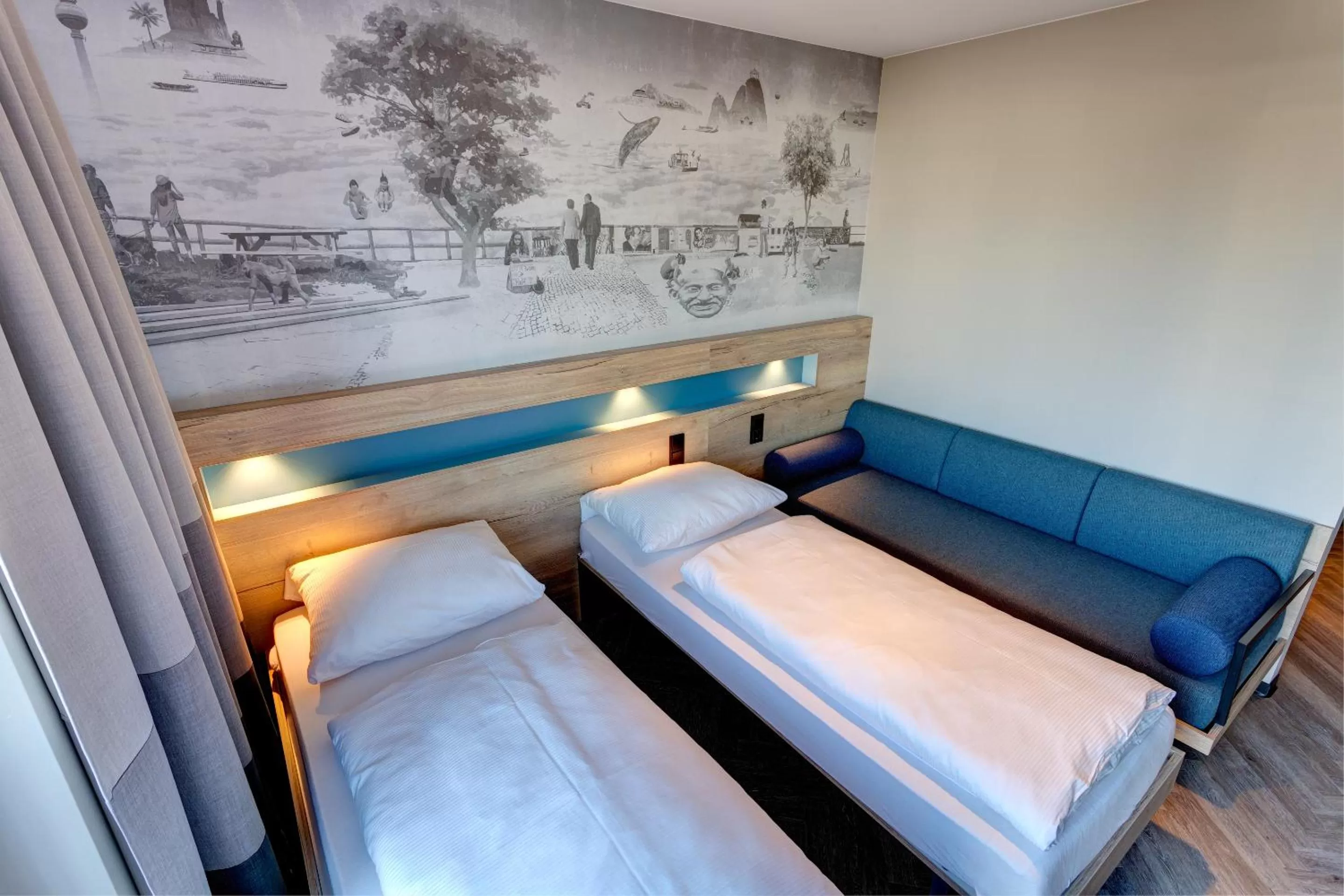 Bed in Schulz Hotel Berlin Wall at the East Side Gallery