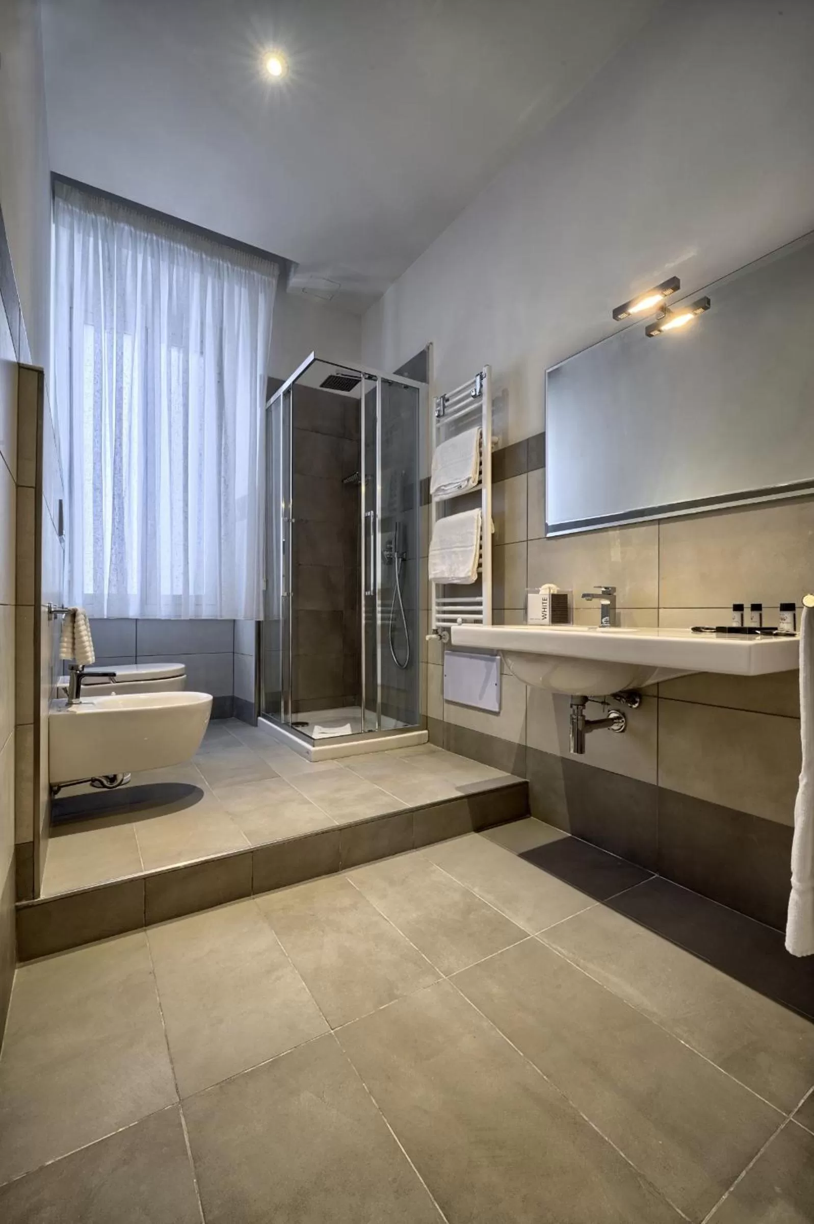 Bathroom in Star Vatican Rooms