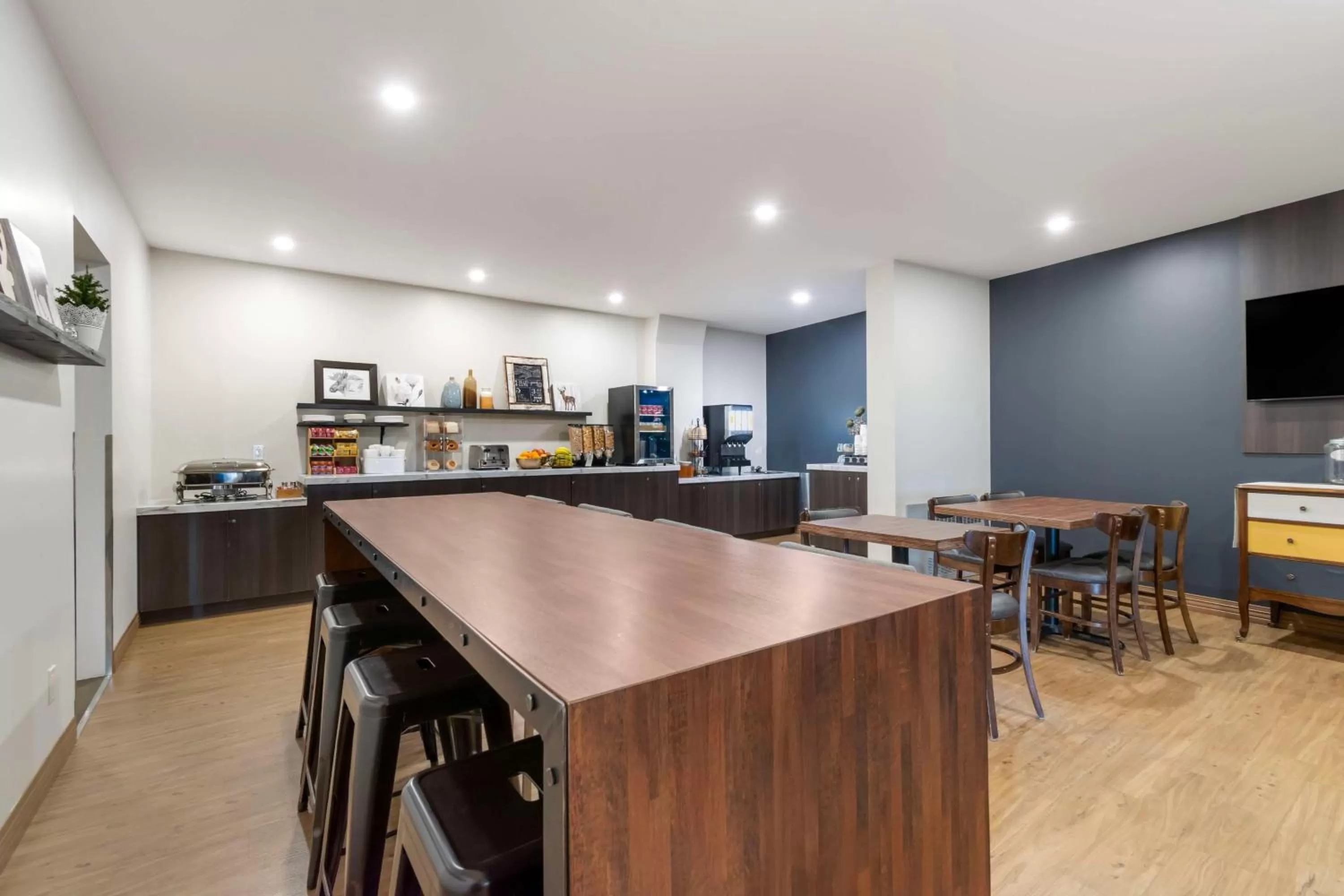 Breakfast in Villa Inn & Suites - SureStay Collection by Best Western