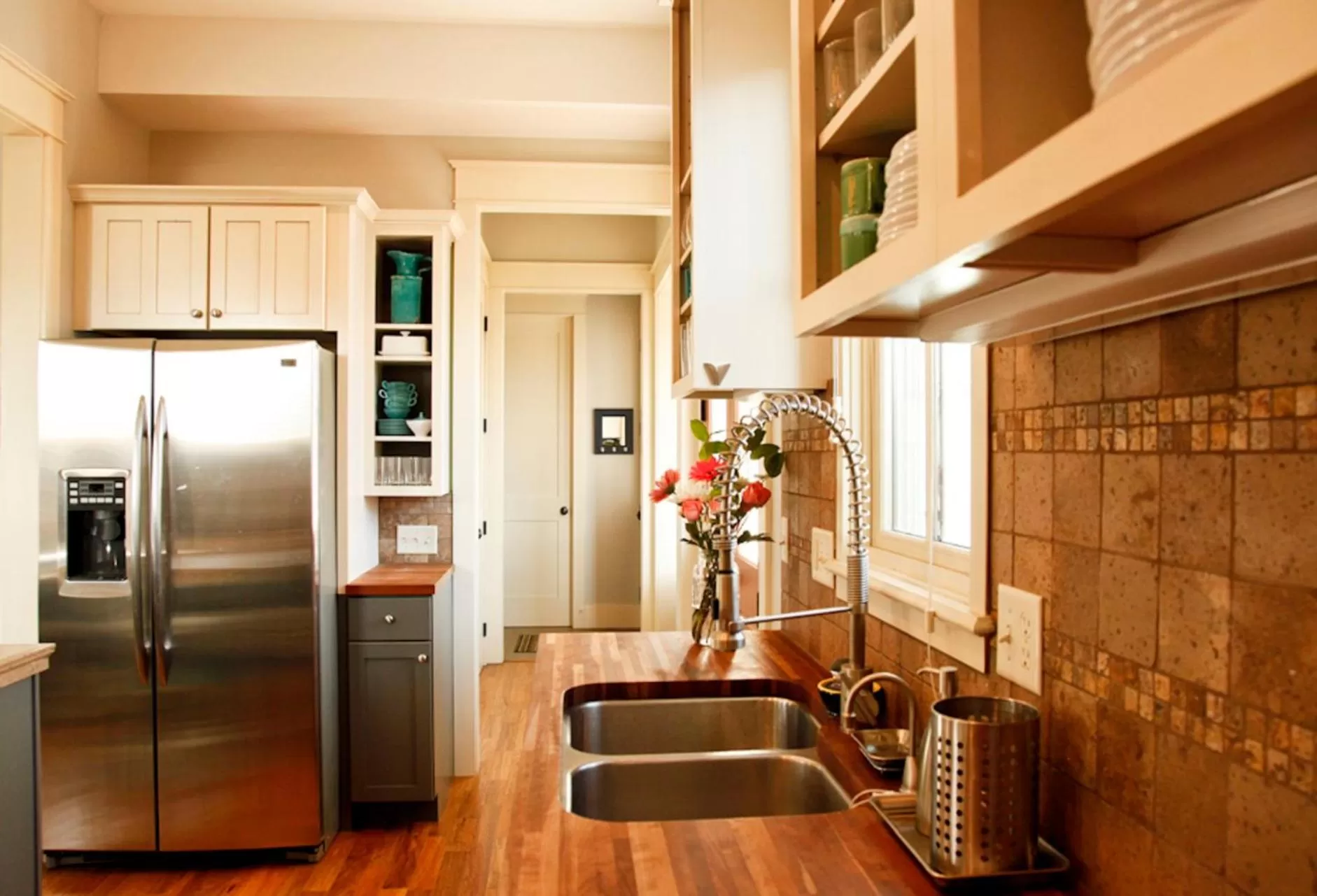 Kitchen or kitchenette, Kitchen/Kitchenette in South Main Residences by Surf Hotel