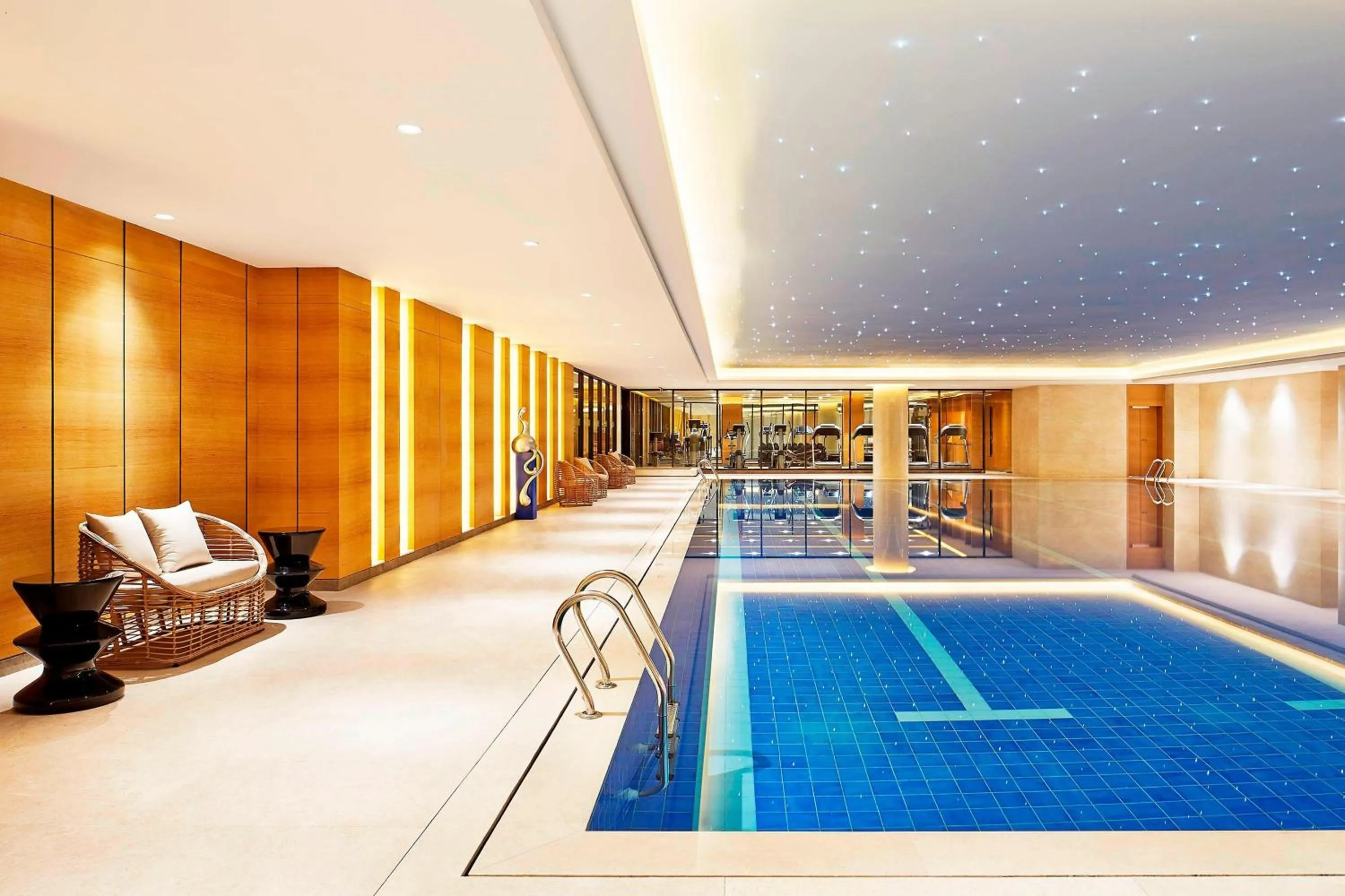 Swimming pool in Sheraton Grand Zhengzhou Hotel
