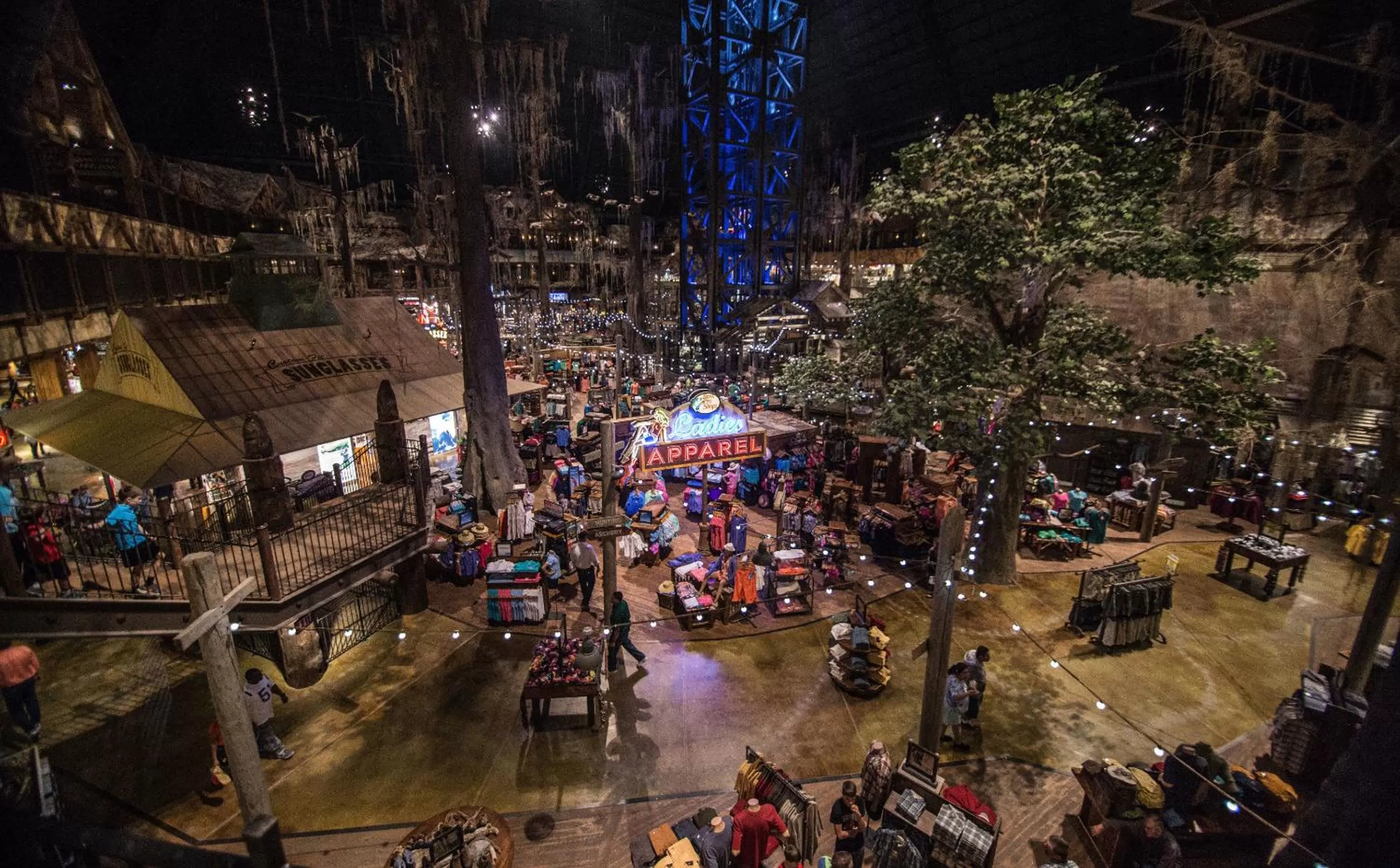 Area and facilities in Crowne Plaza Memphis Downtown by IHG