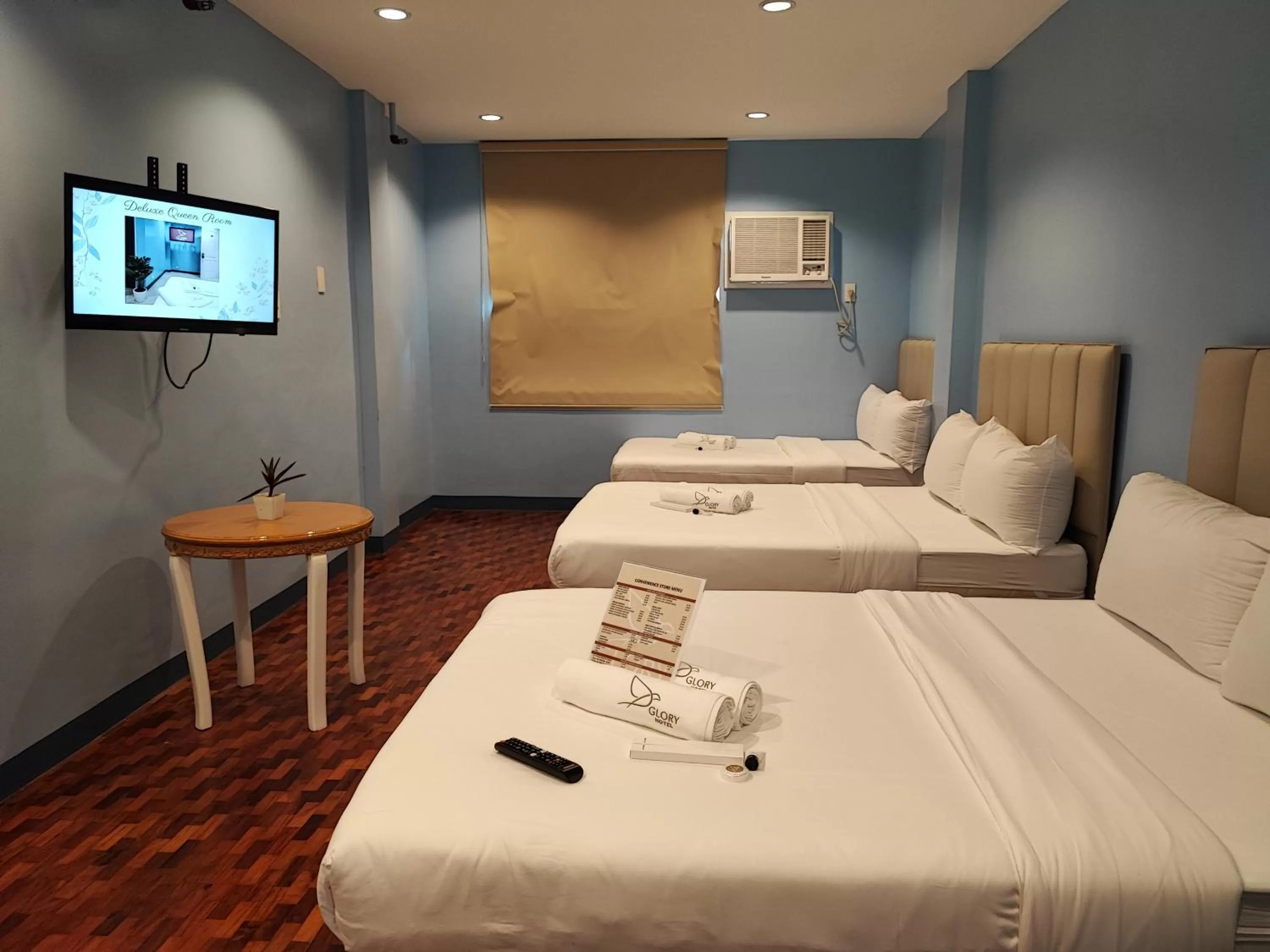Bed in Glory Hotel Cubao