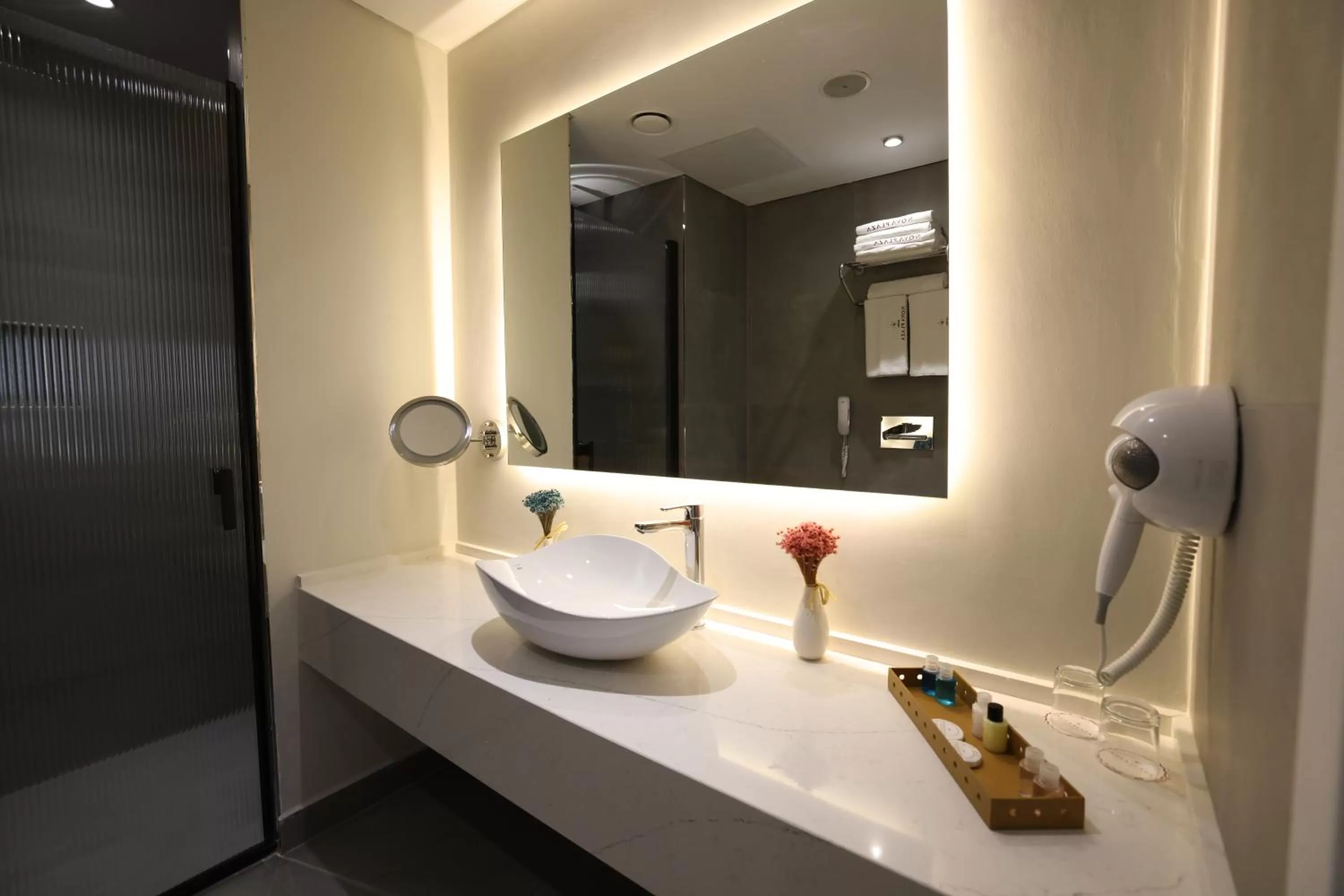 Bathroom in Nova Plaza Prime Hotel