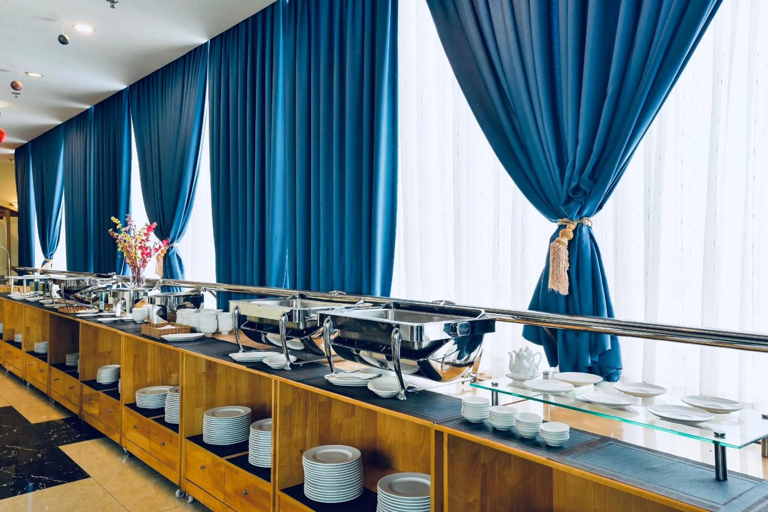 Restaurant/places to eat in Happy Life Hotel District 7 Gần SECC