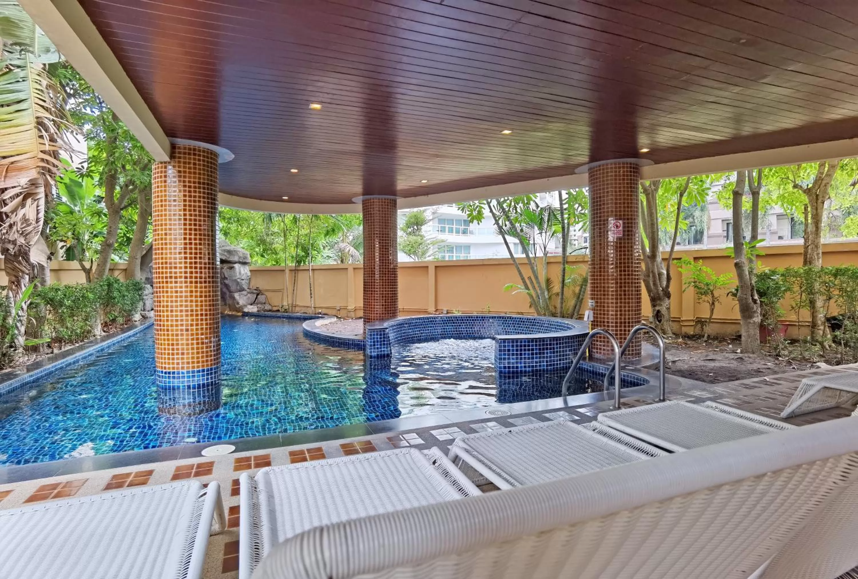 Swimming pool in Nova Gold Hotel Pattaya