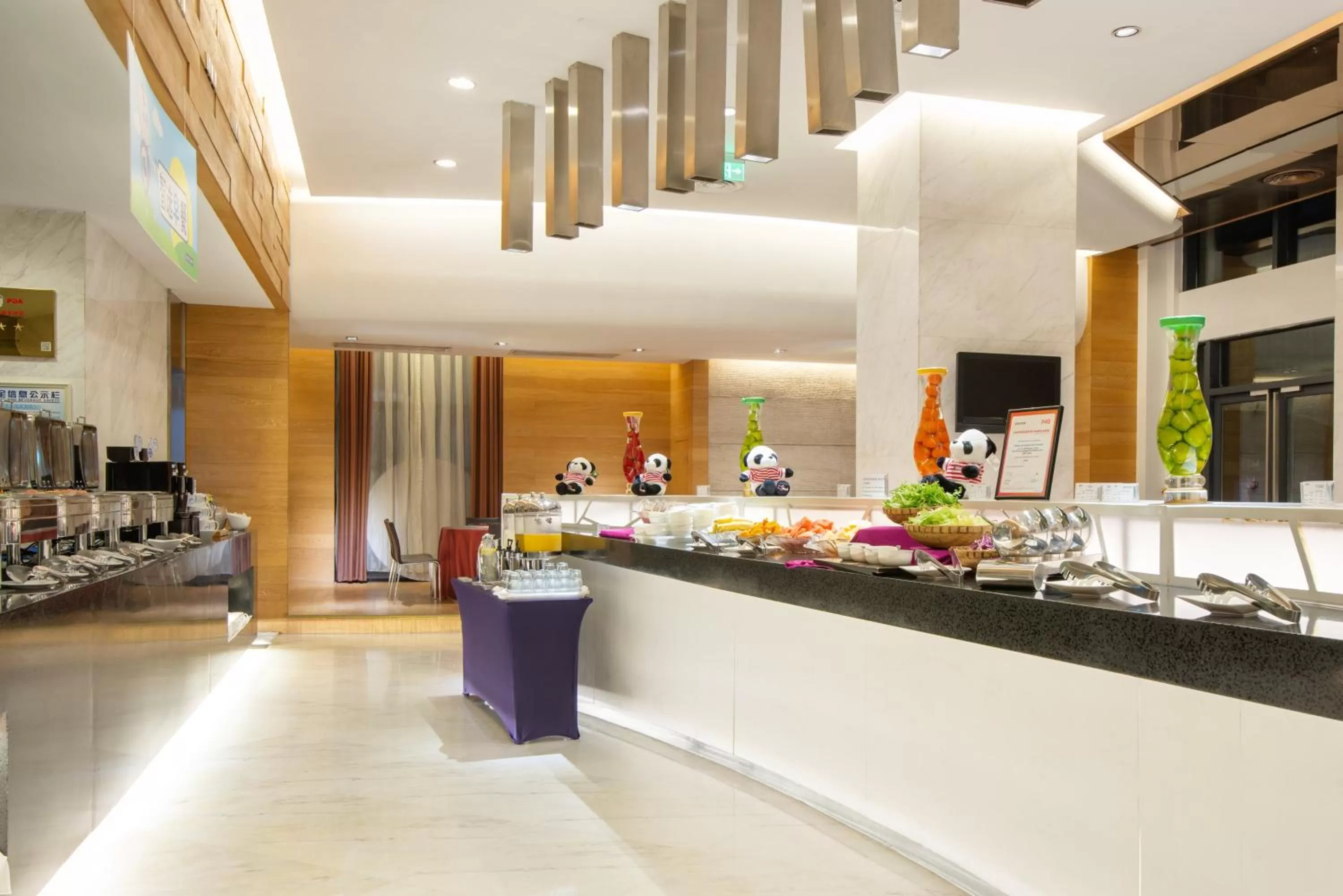 Restaurant/places to eat in Holiday Inn Express Chengdu Gulou-Tianfu Square Chunxi Road Branch