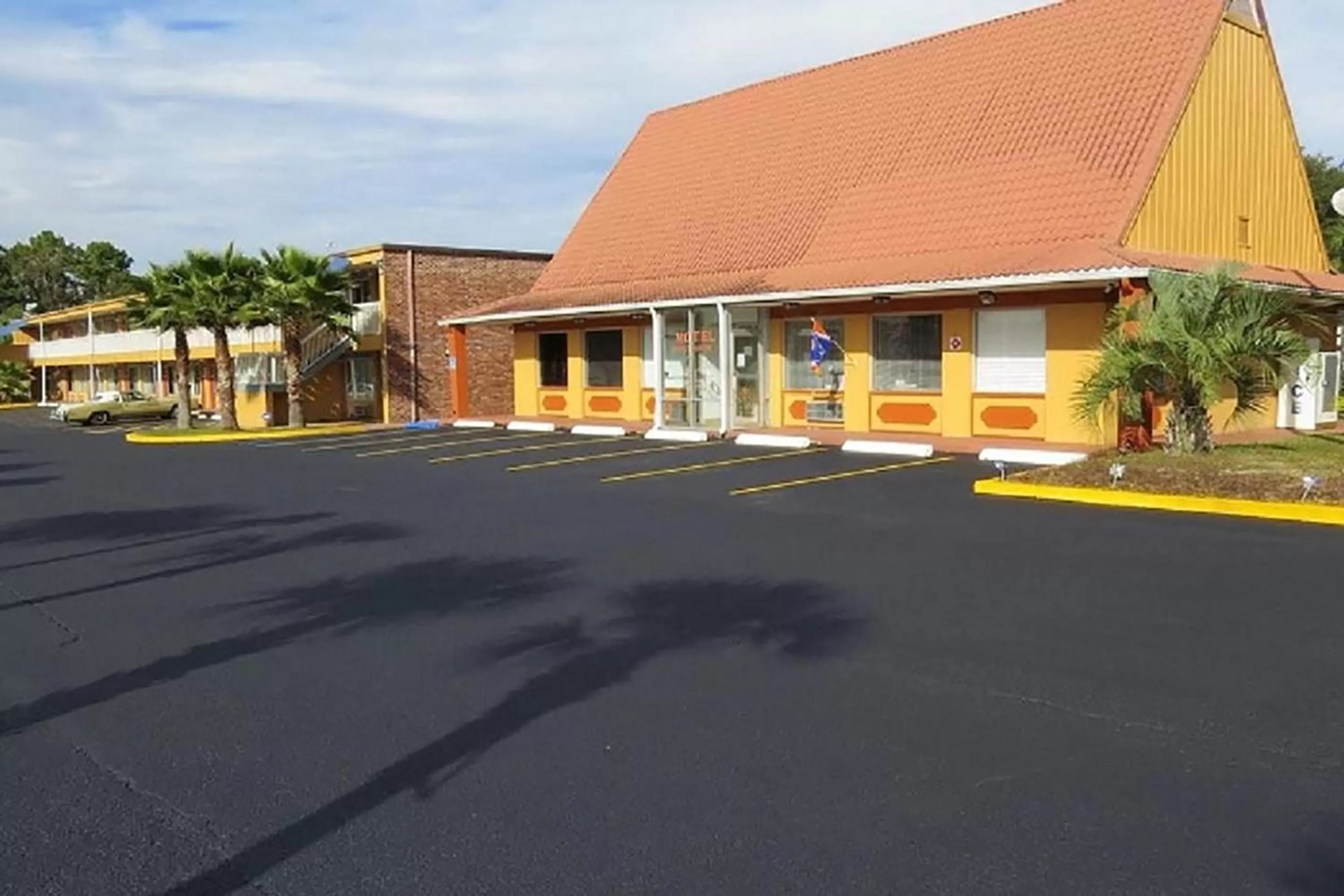 Property building in Micanopy Inn