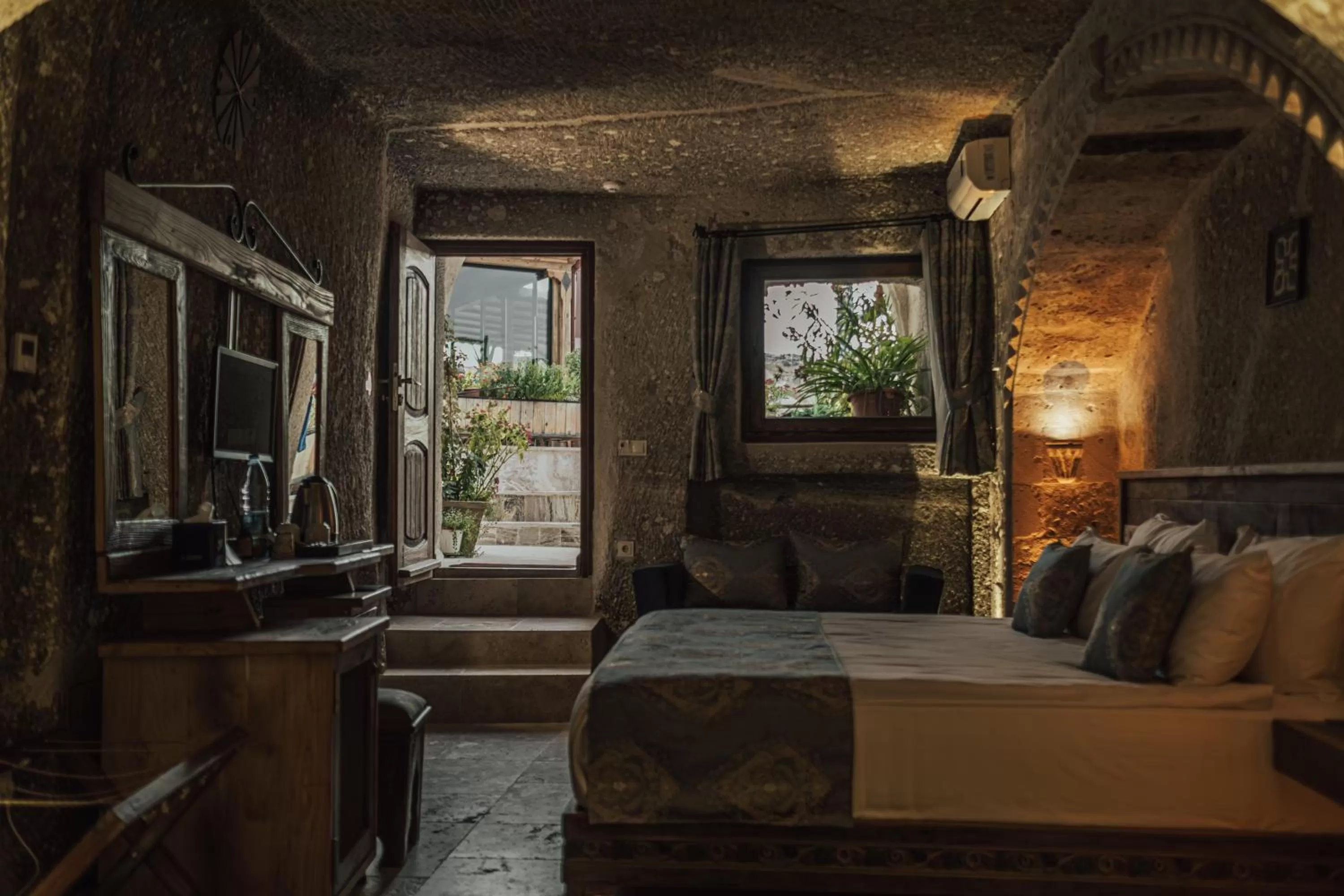 View (from property/room), Bed in Şah Saray Cave Suites Halal Hotel