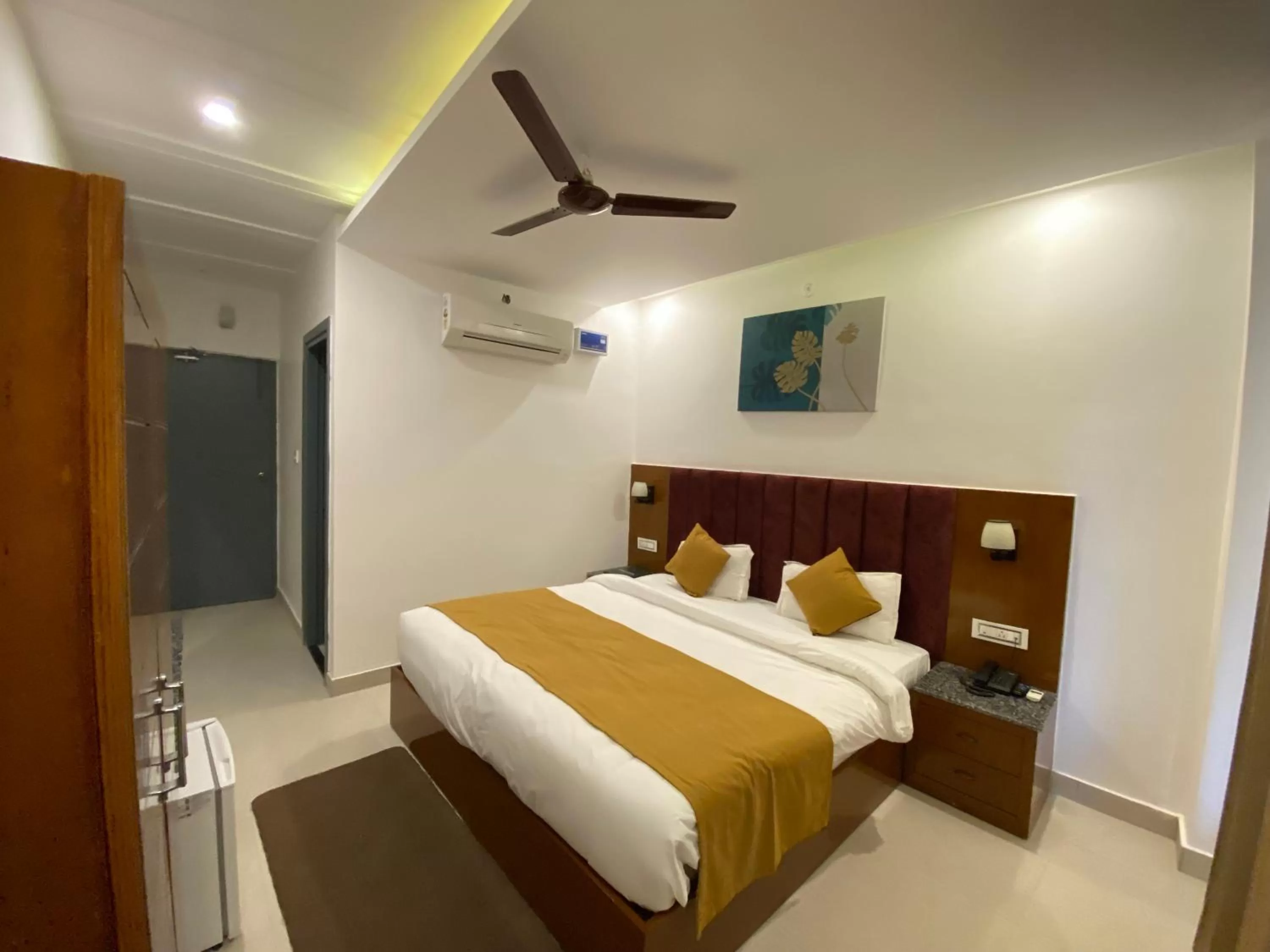 Bed in Hotel Shiva Yog Sthal