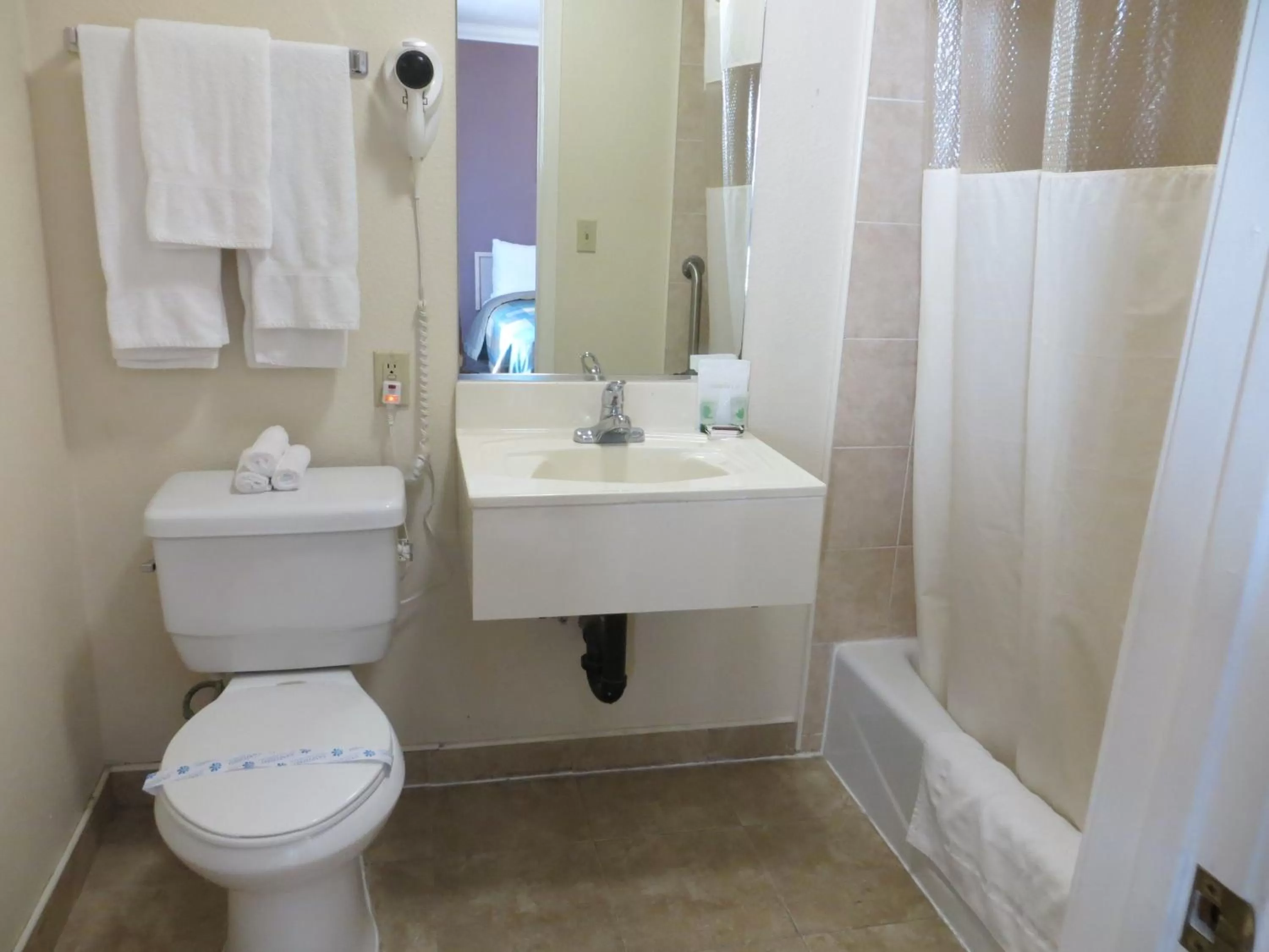 Bathroom in Hollywood Stars Inn