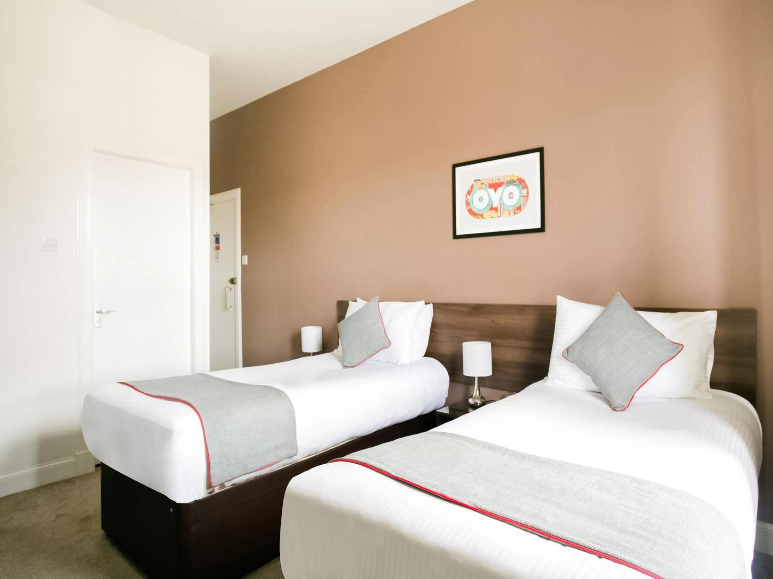 Bedroom, Bed in Corner Hotel