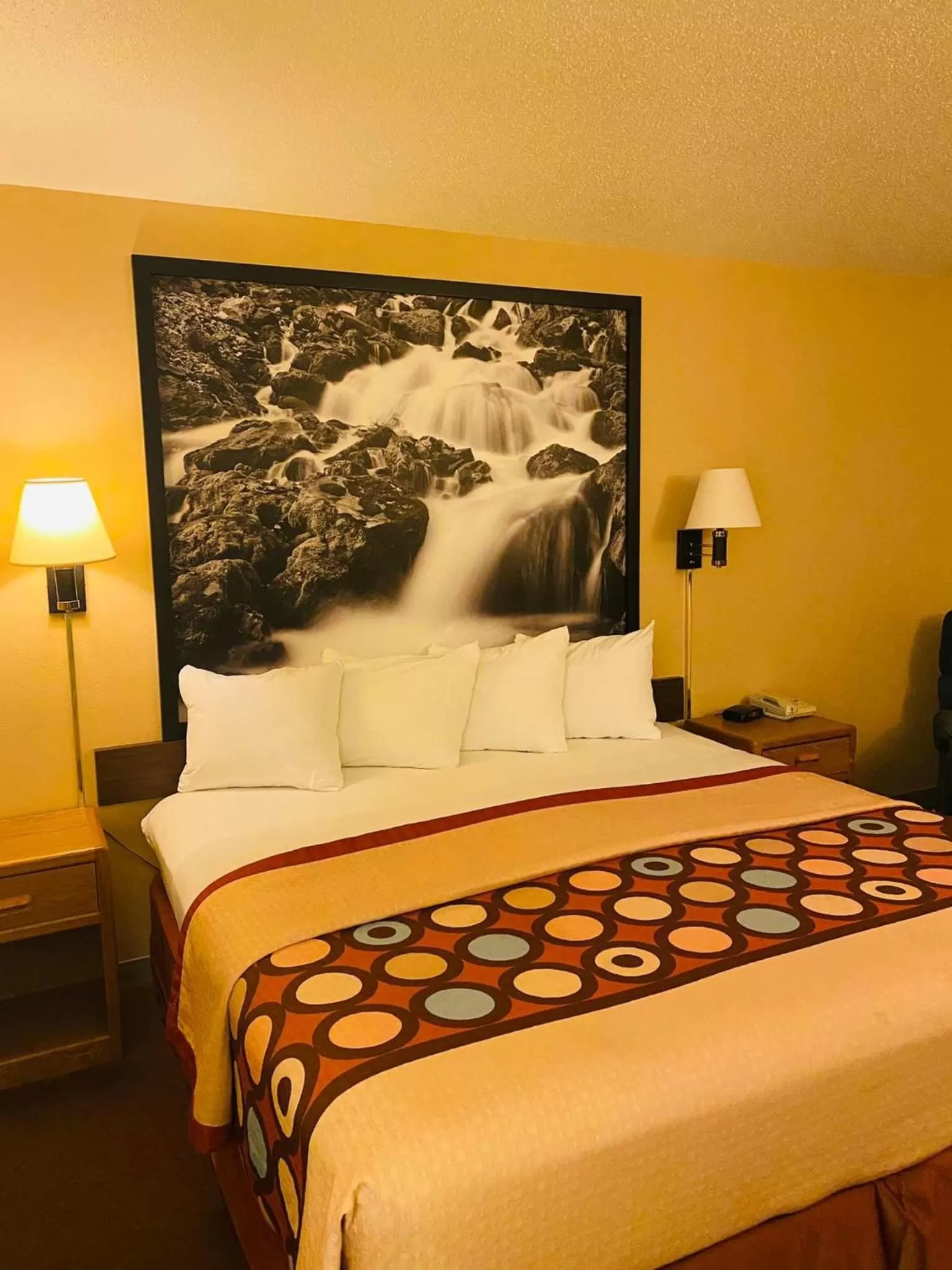 Bed in Super 8 by Wyndham Hot Springs