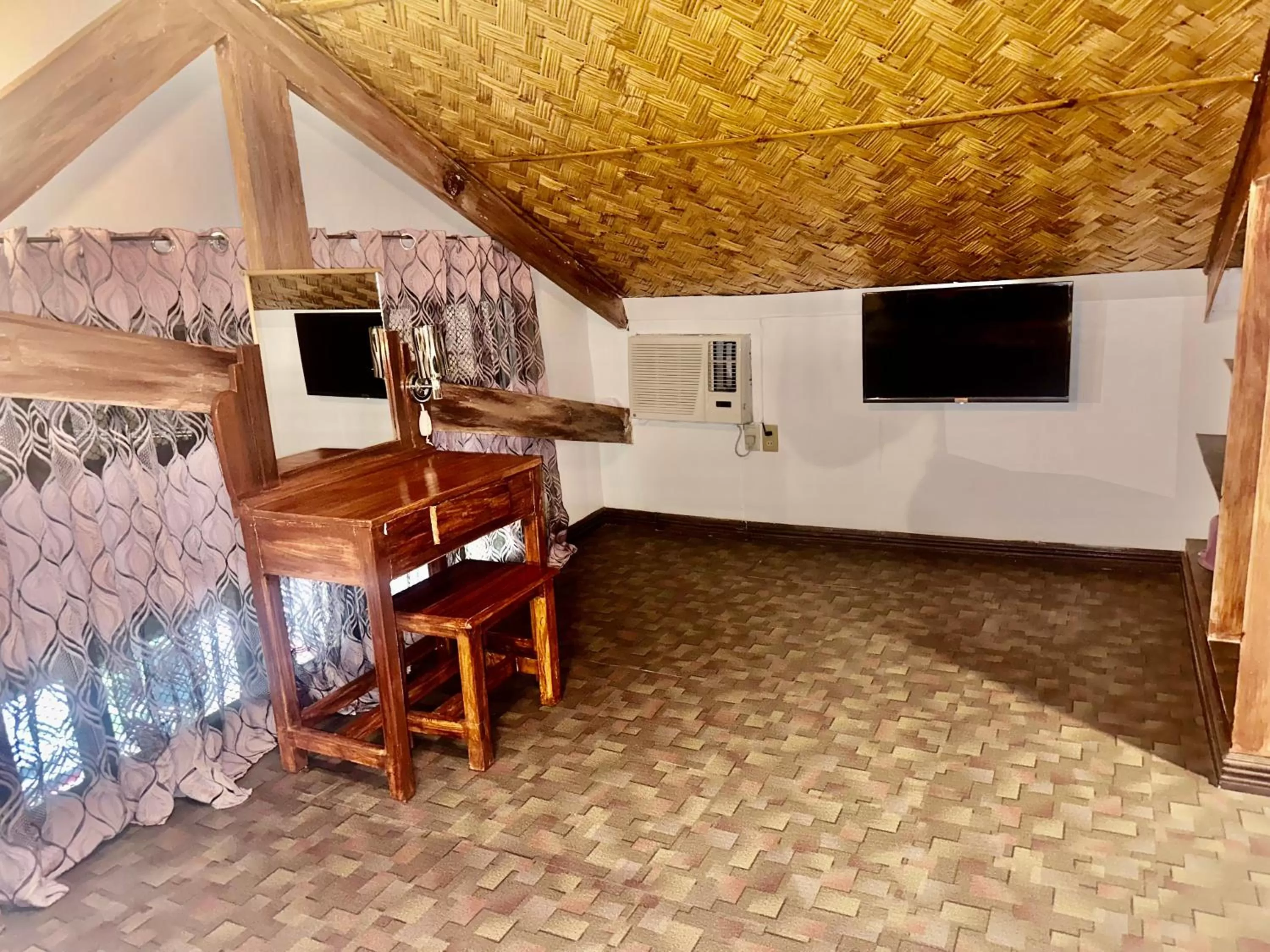 TV and multimedia in Lala Panzi Bed and Breakfast