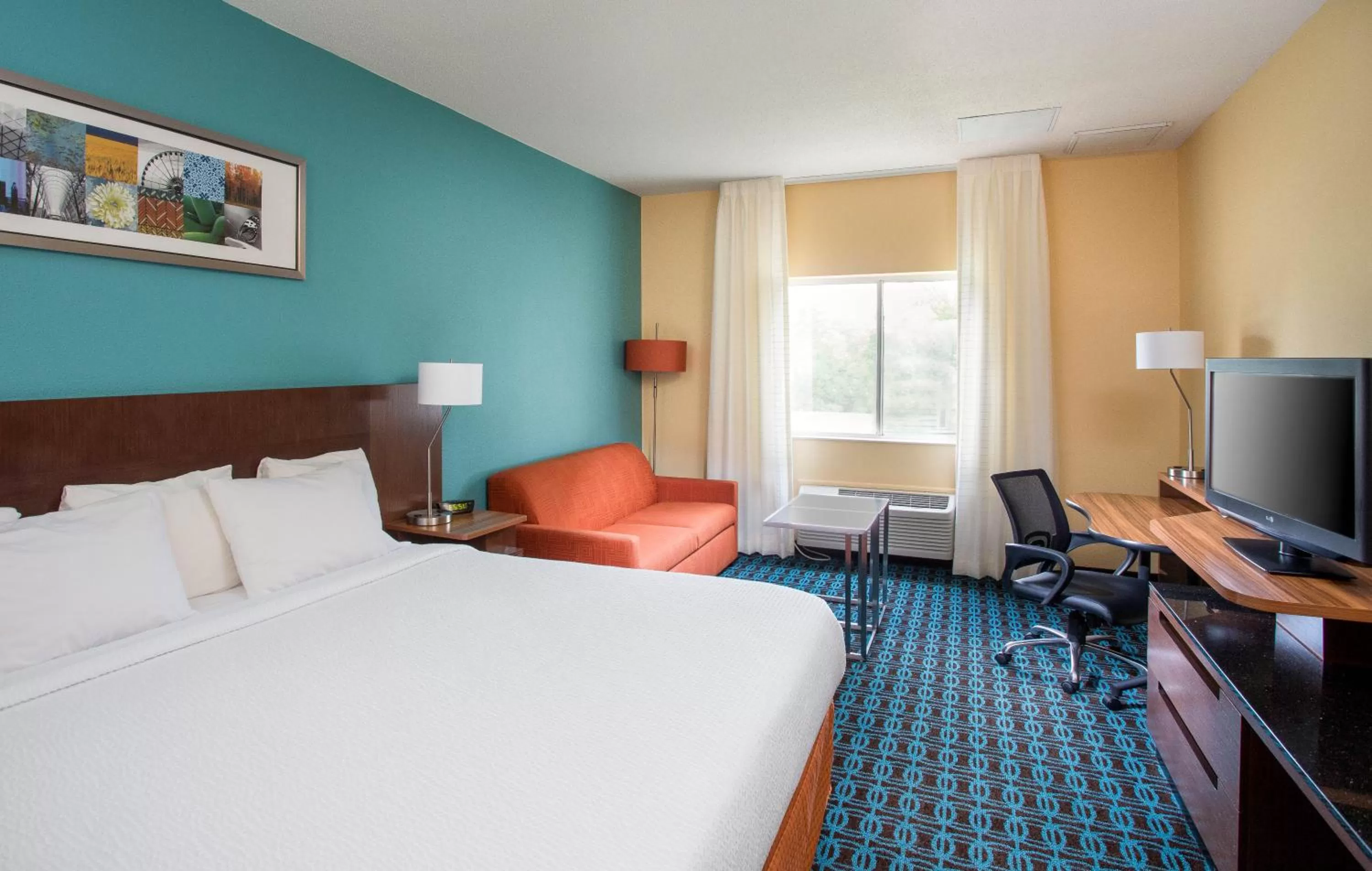 Bedroom, Bed in Fairfield Inn & Suites by Marriott Quincy