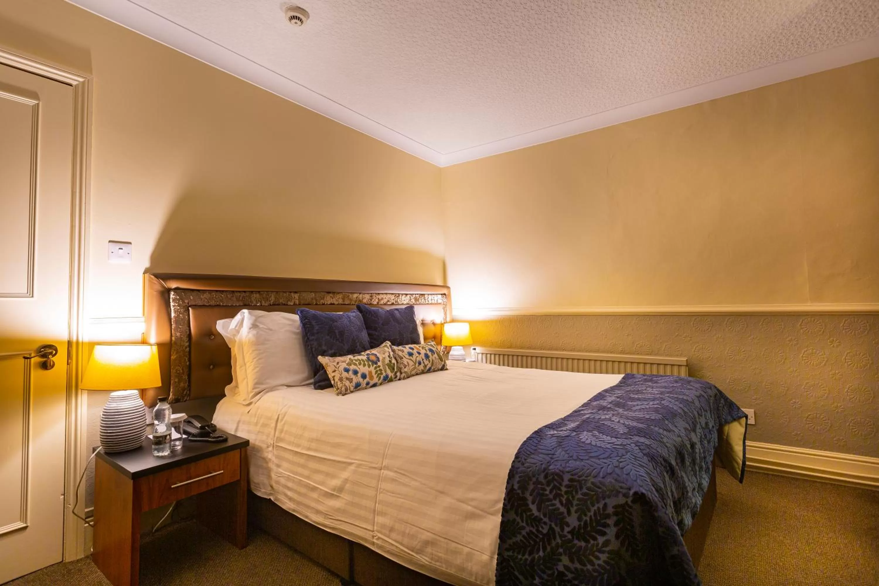 Bedroom, Bed in The White Hart Hotel, Boston, Lincolnshire - The Coaching Inn Group