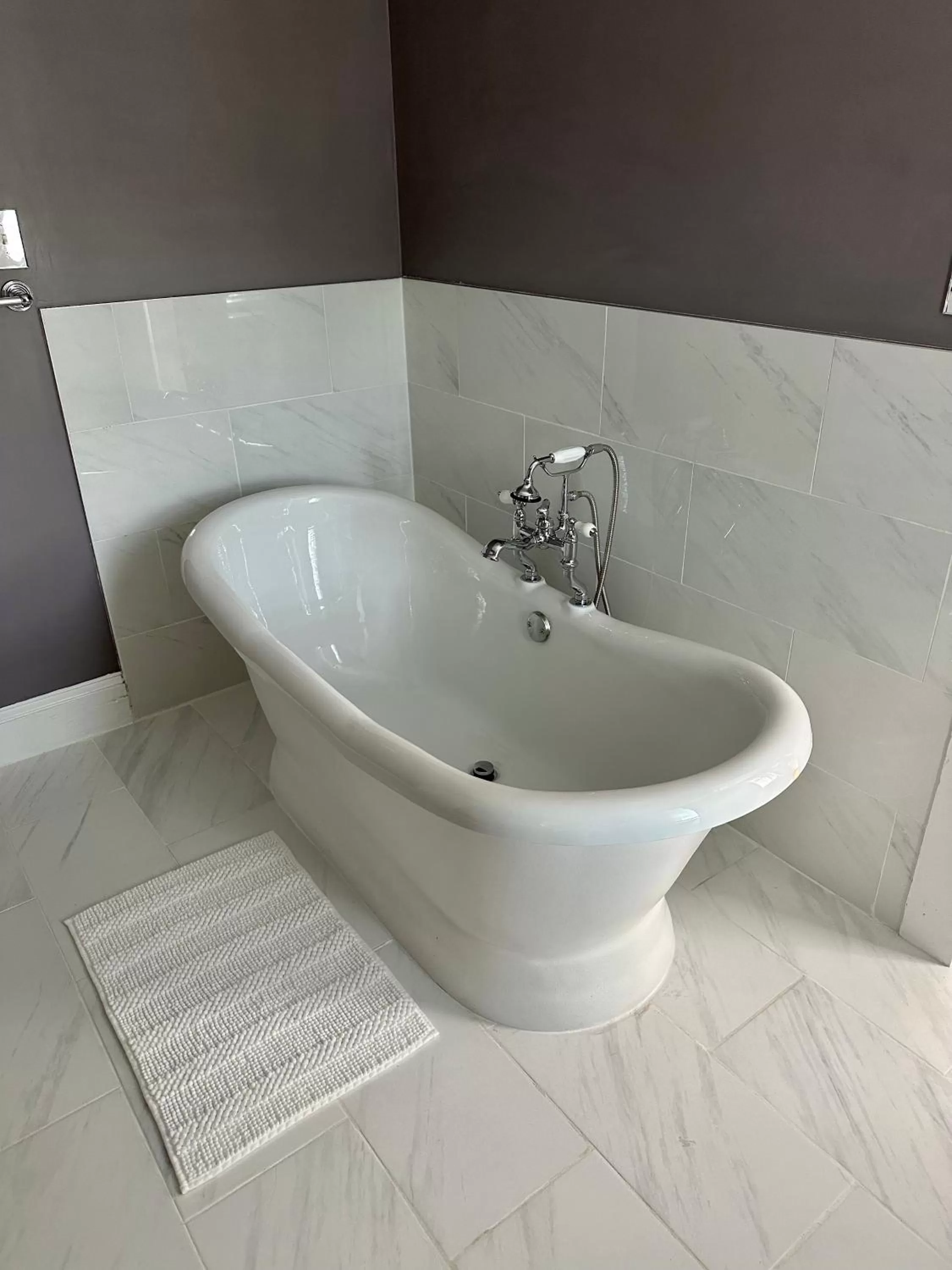 Bathroom in Red Rocker Inn