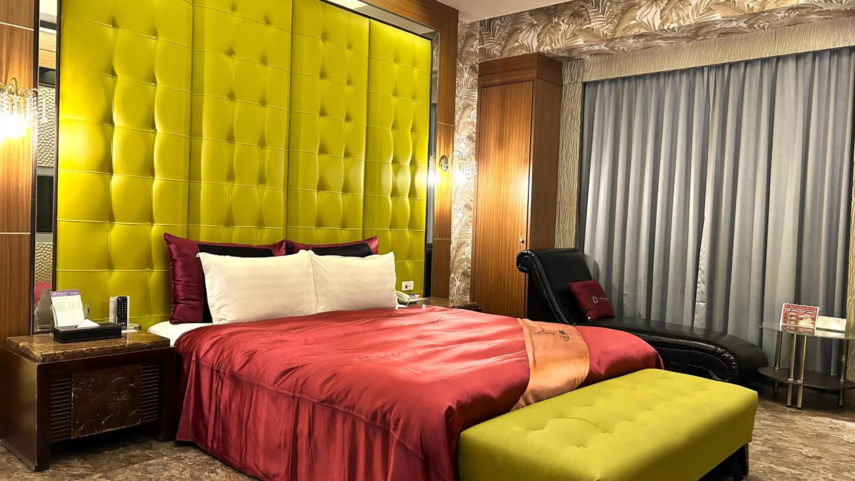 Photo of the whole room, Bed in Shining Motel