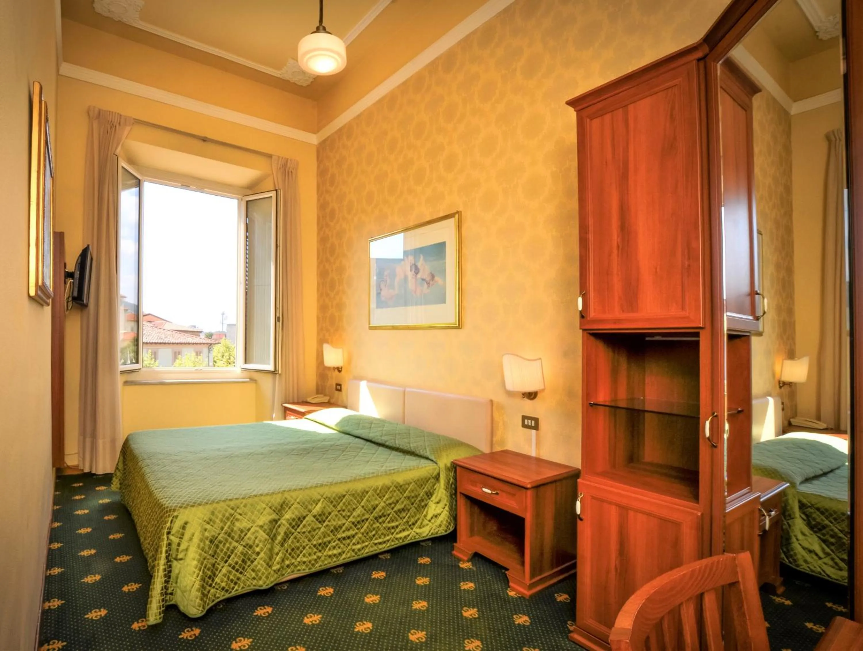 Bedroom, Bed in Grand Hotel Plaza & Locanda Maggiore