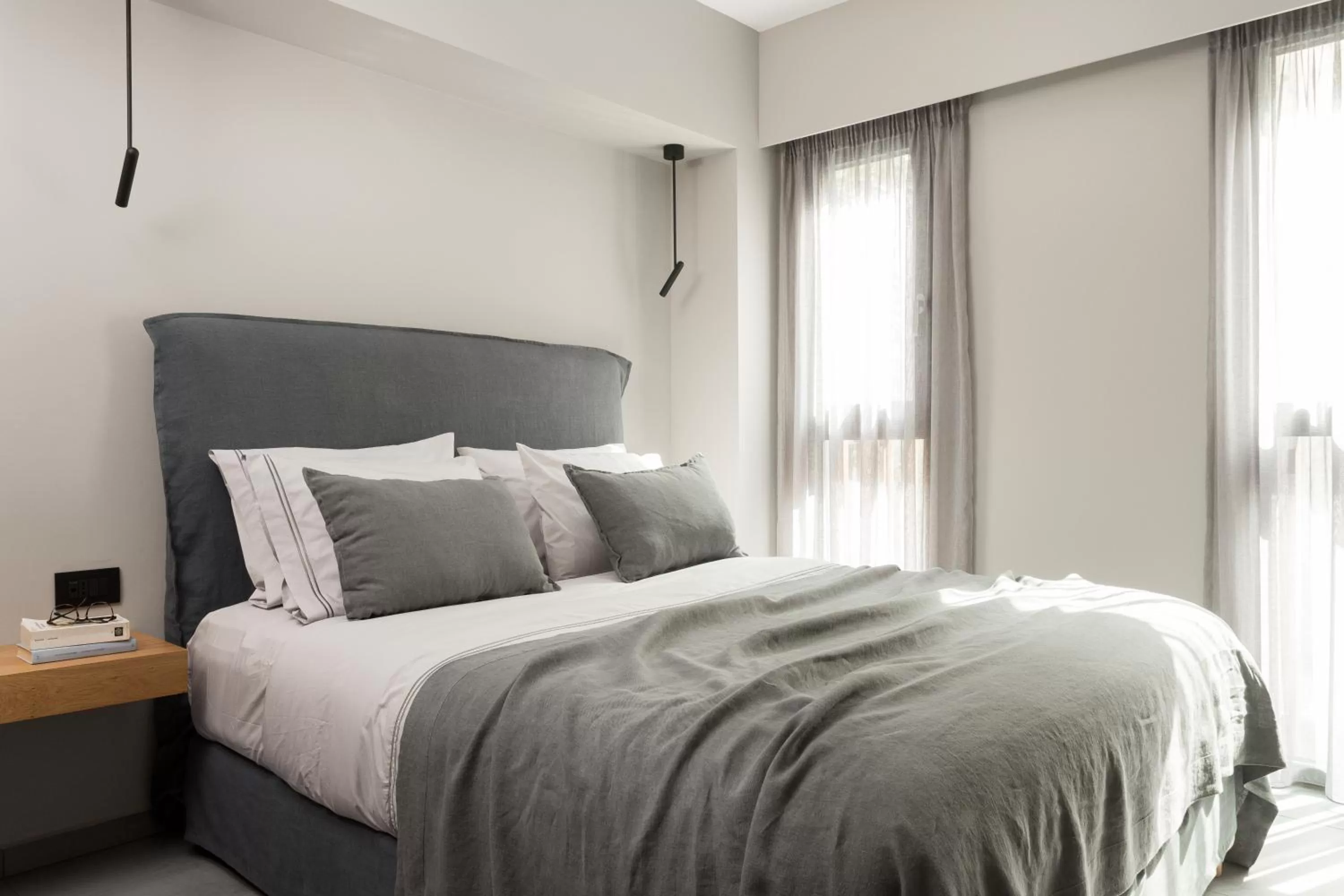 Bed in 11 Enteka Acropolis Suites