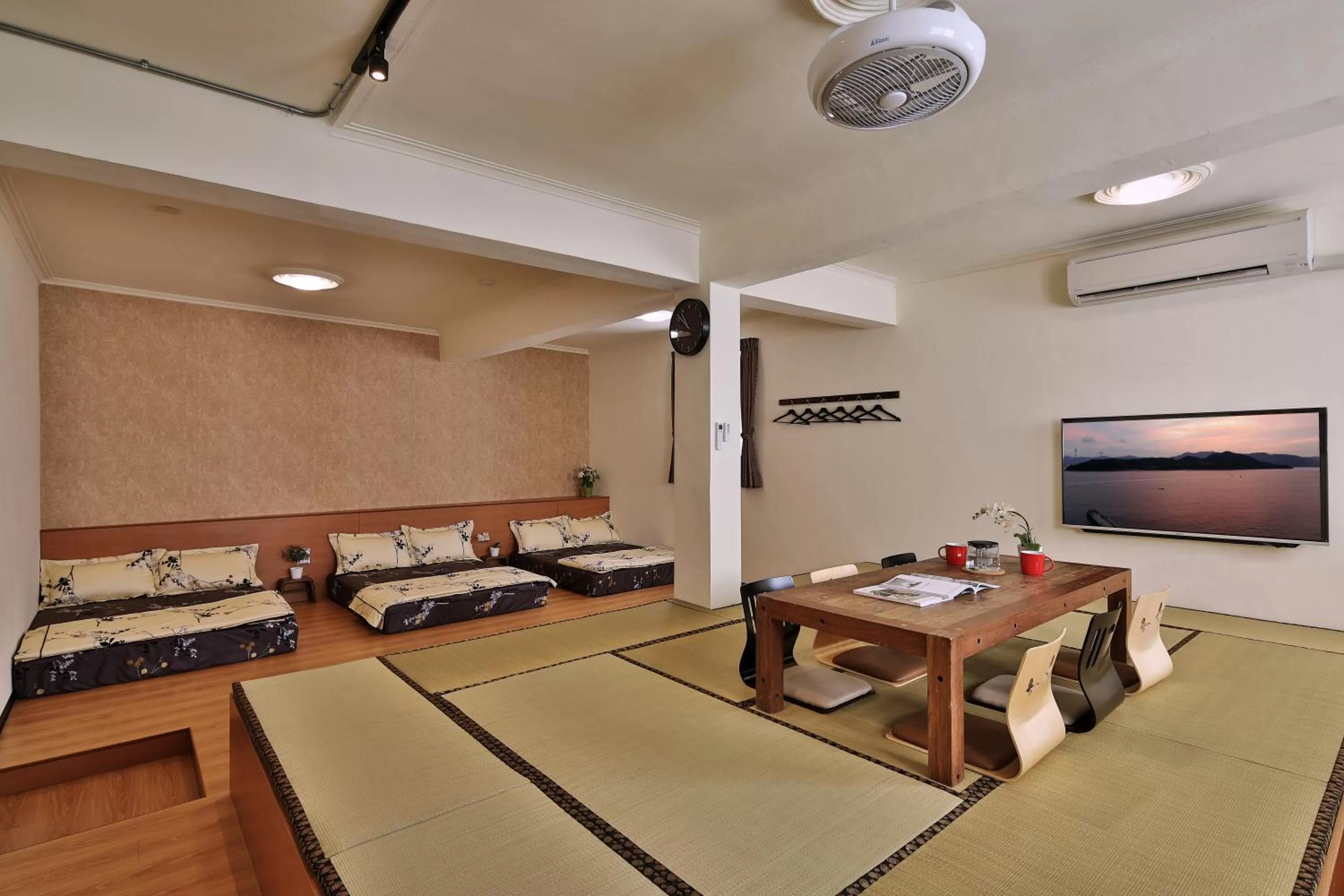 Restaurant/Places to Eat in Full House of Happiness B&B