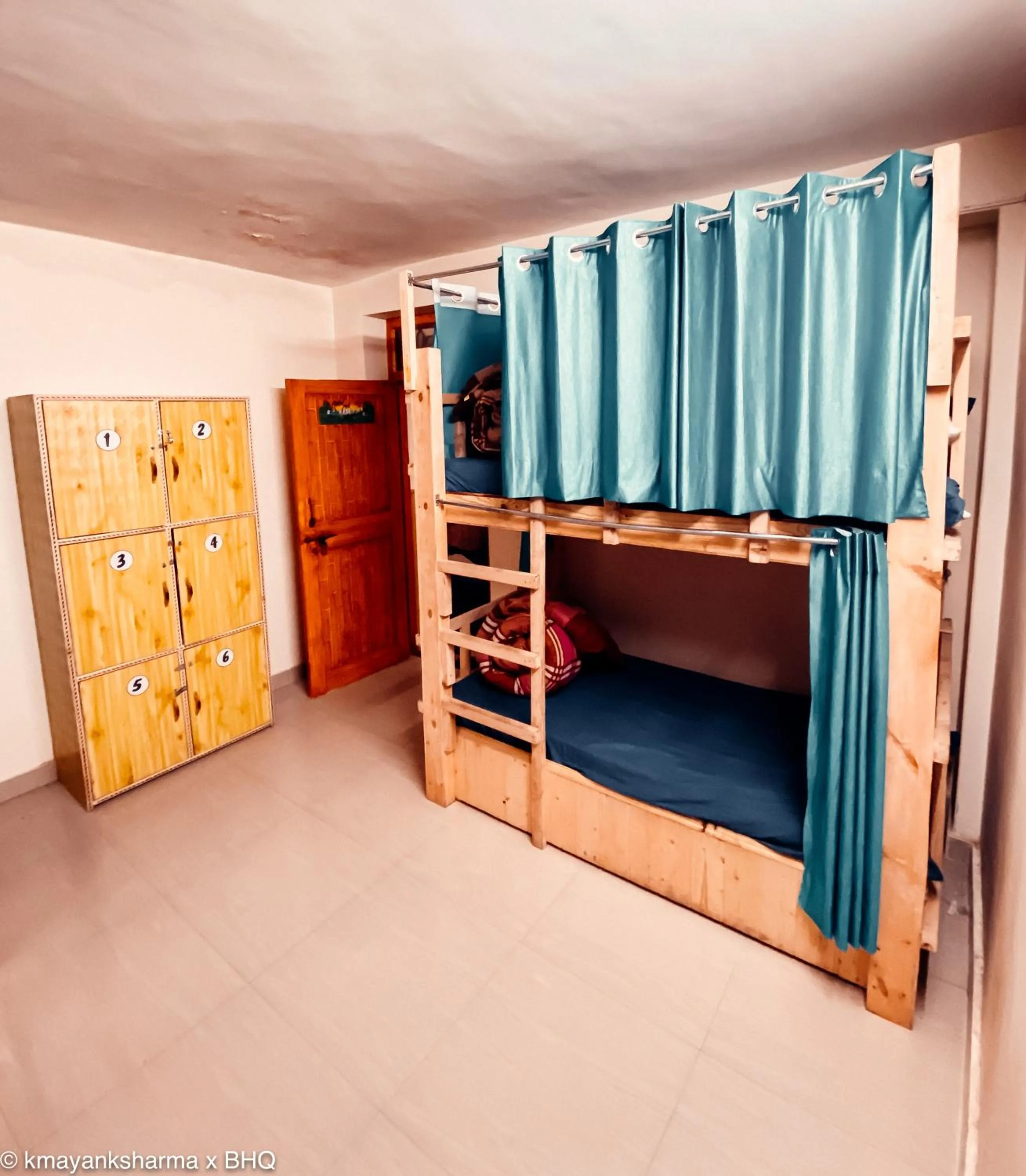 bunk bed, Bed in Backpackers Headquarter Manali