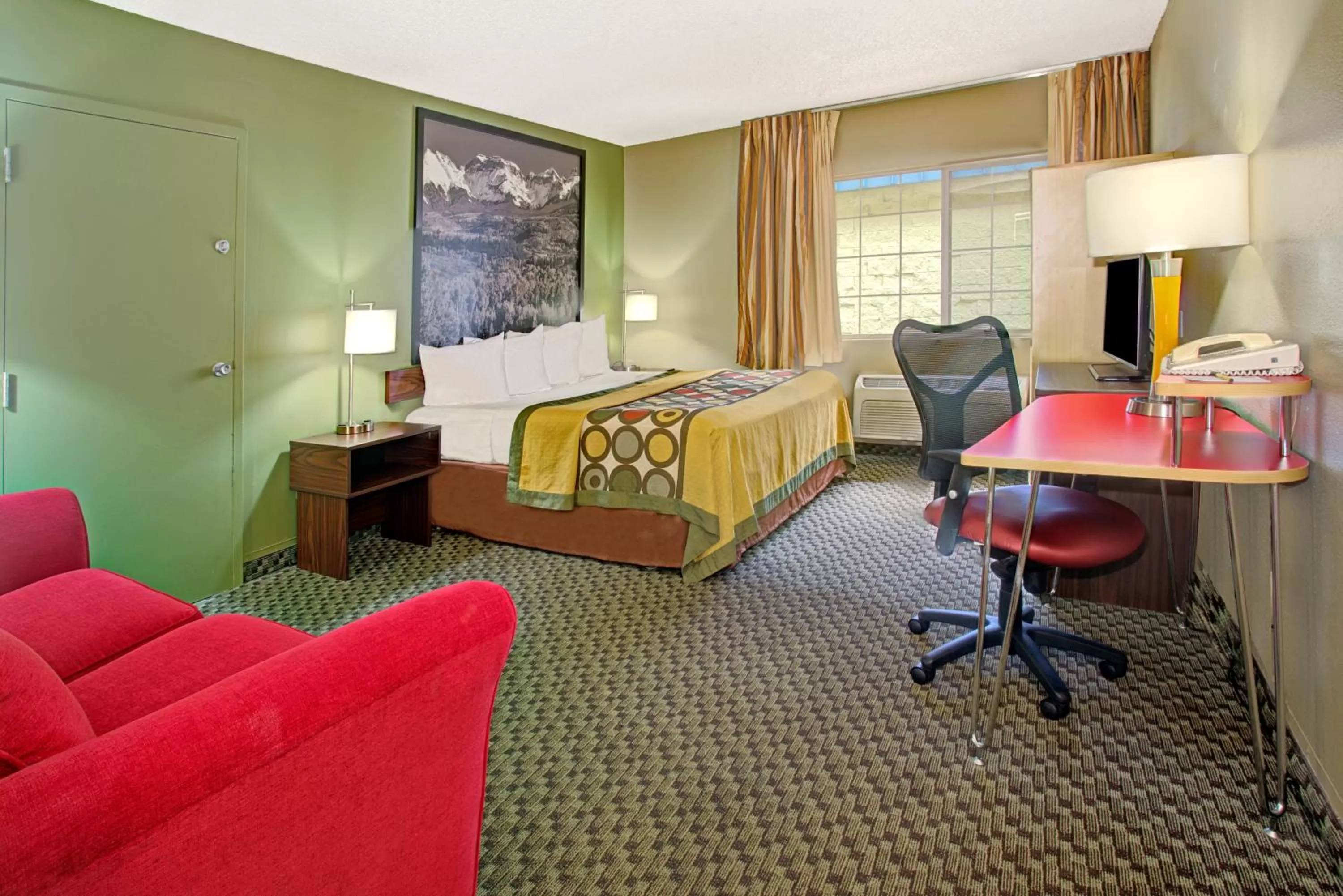 Photo of the whole room, Bed in Super 8 by Wyndham Wheat Ridge/Denver West