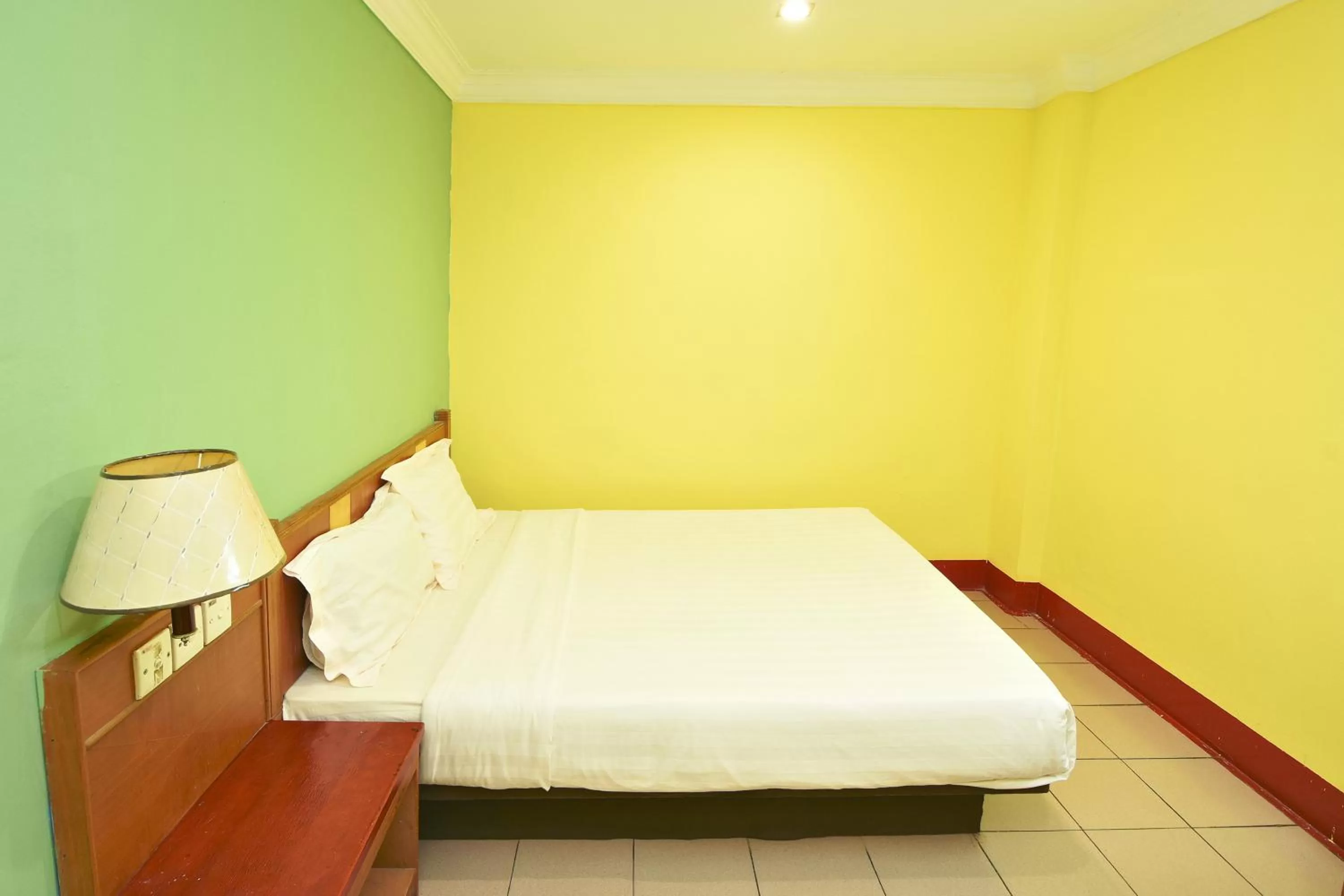 Photo of the whole room, Bed in Mandarin Inn by Glex