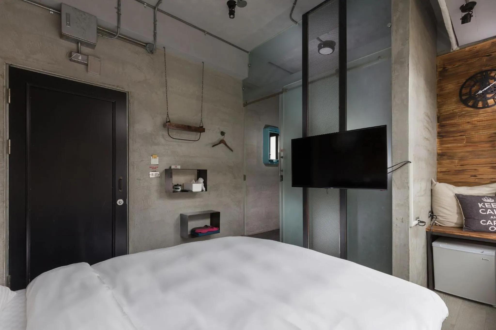 Photo of the whole room, Bed in You Worth Inn