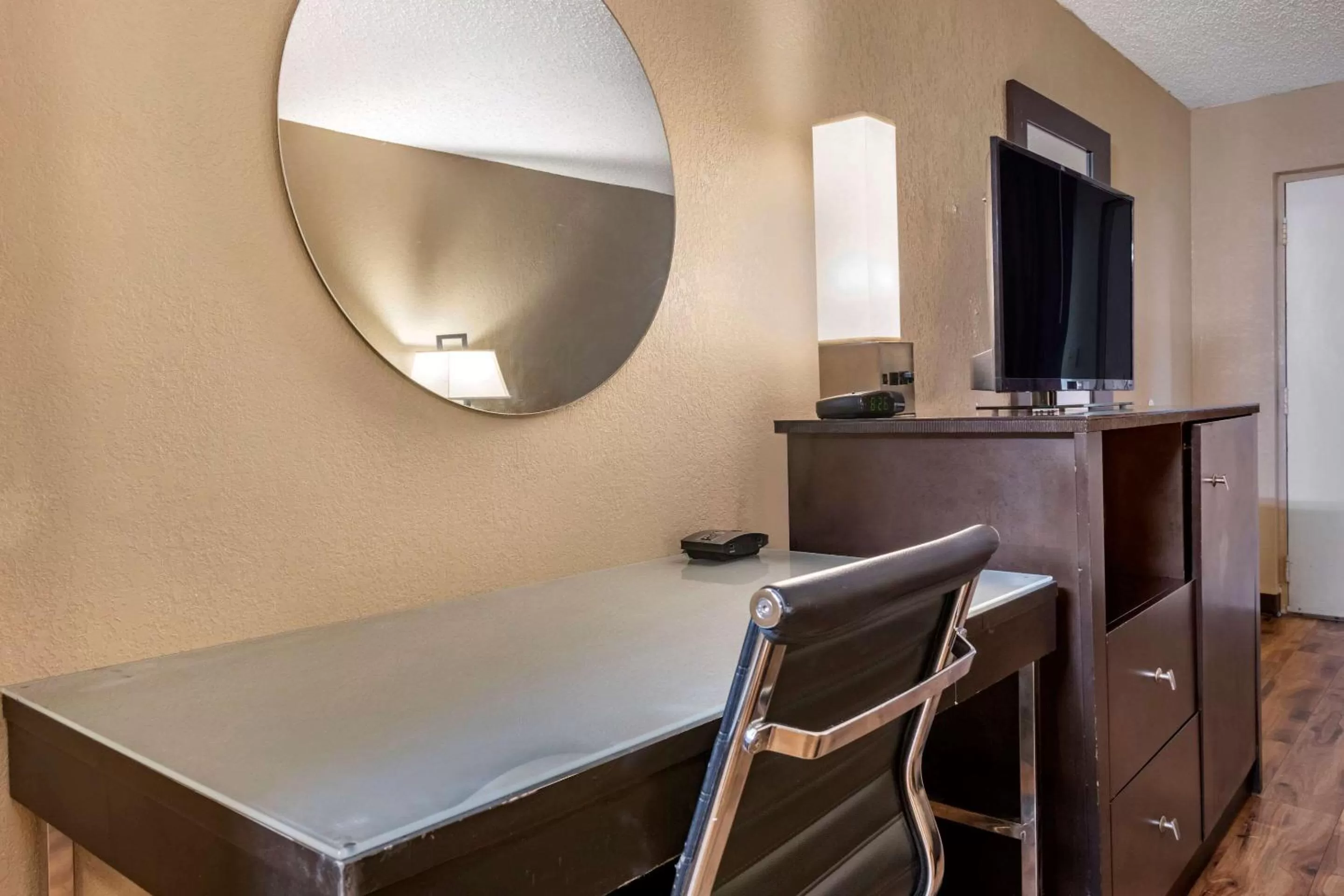 Photo of the whole room in Econo Lodge Sebring