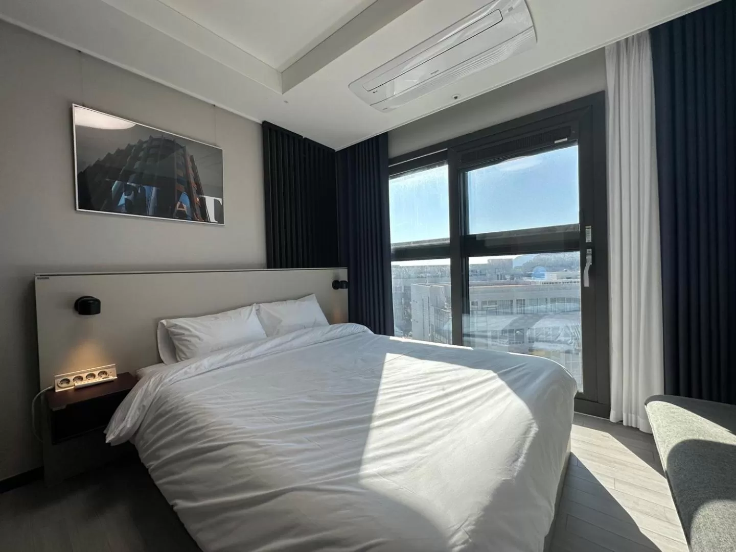 Bed in Y Collection by UH FLAT Osiria