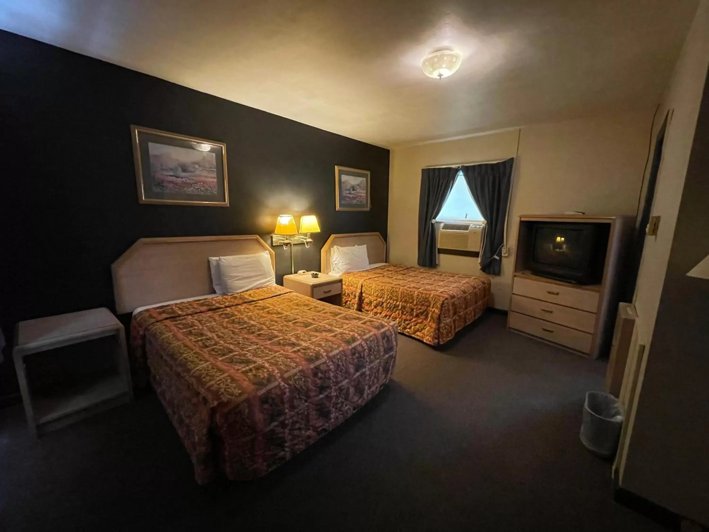 Twin Pine Motel Twin Pine Motel