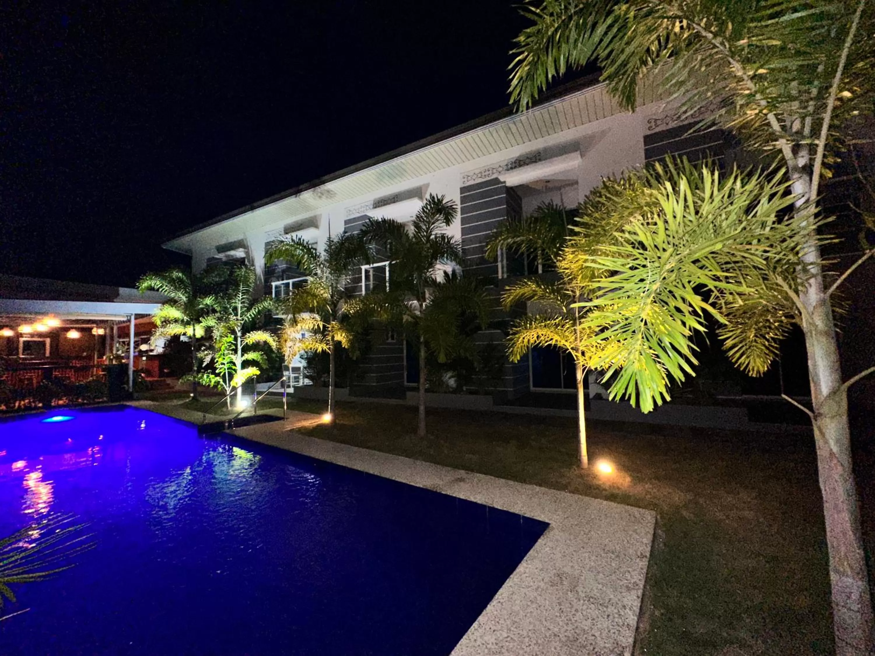 Swimming pool in Sapphire Boutique Resort