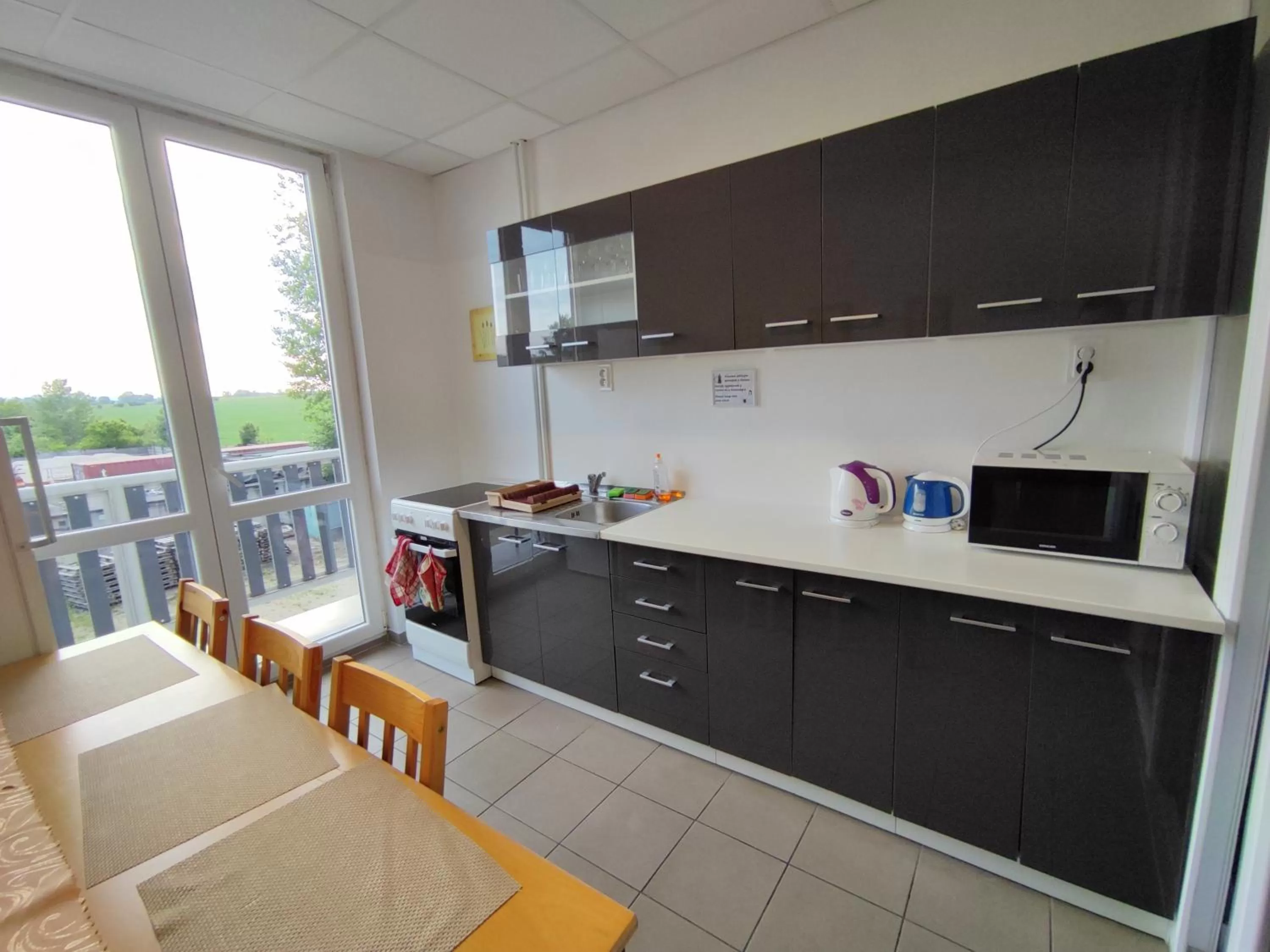 Communal kitchen in Hotel Slobi