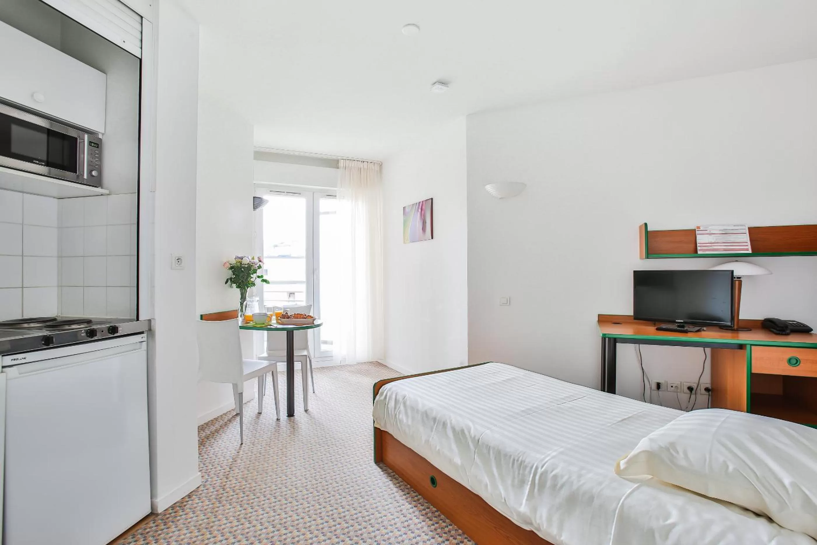 Studio (1 Adult) with carpet floor in Hôtel et Résidence Les Lauréades Clermont-Ferrand Centre Jaude