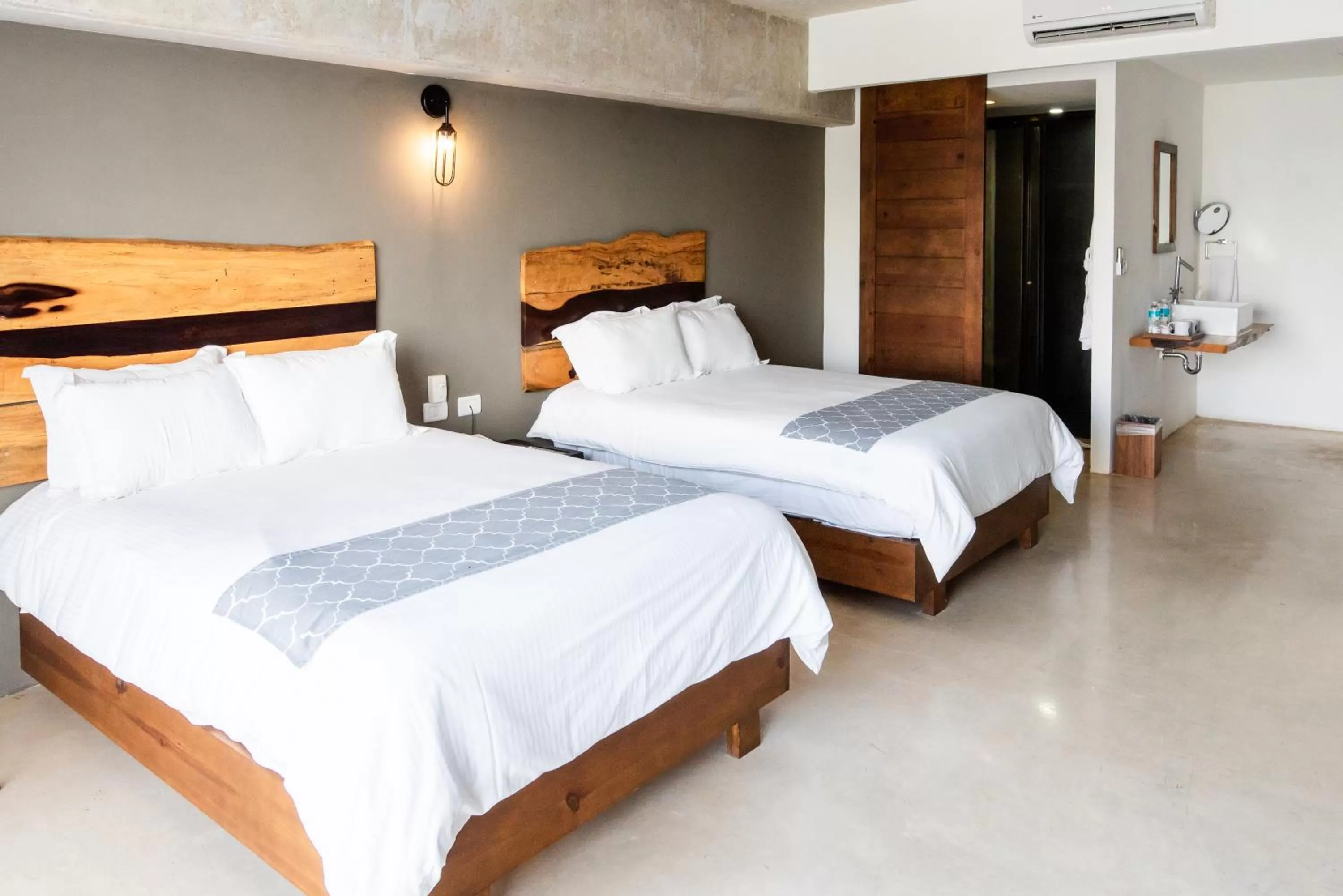 Photo of the whole room, Bed in Hotel 52 Playa del Carmen