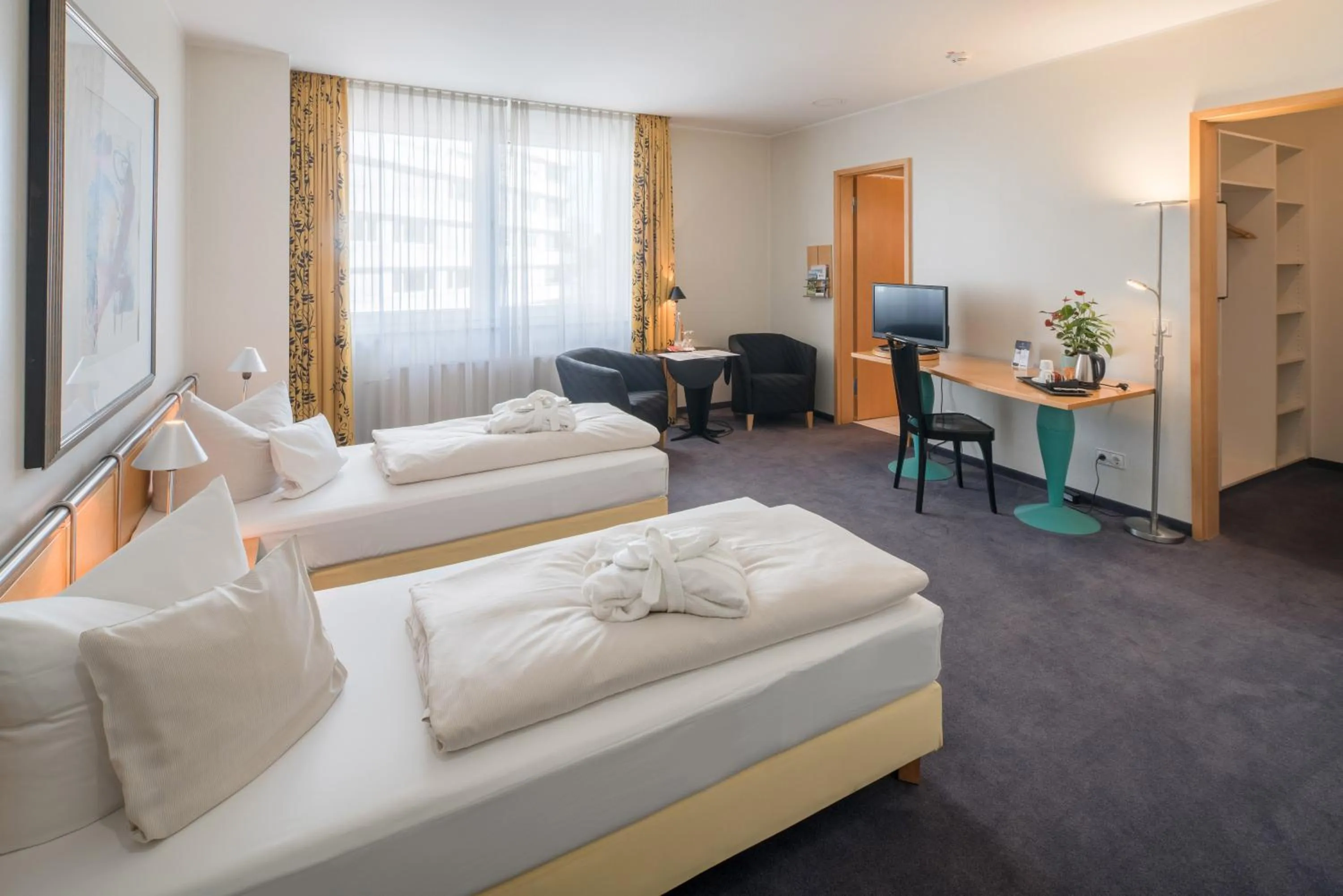 Photo of the whole room, Bed in Best Western Hotel im Forum Mülheim
