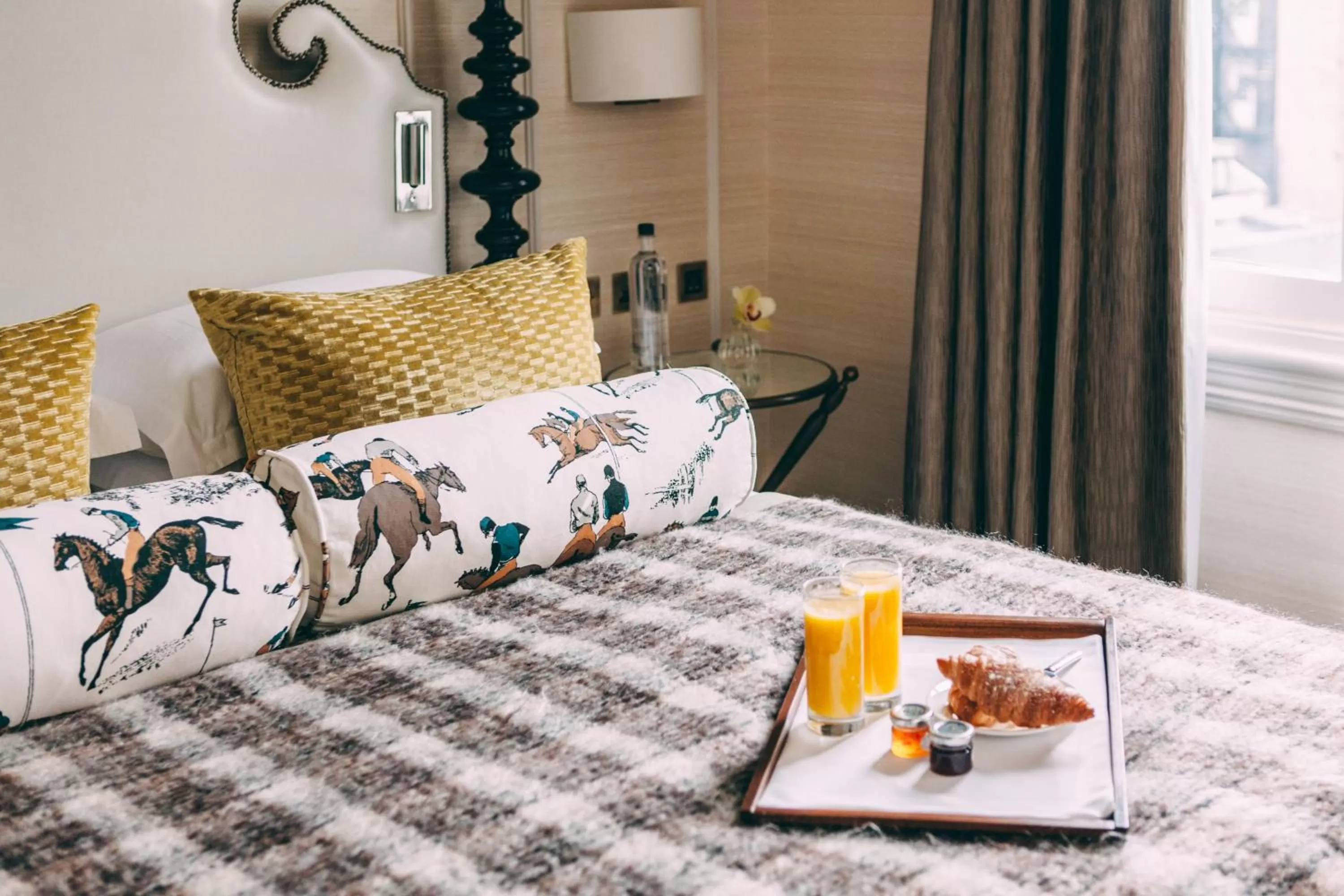 Bedroom, Bed in 11 Cadogan Gardens and The Apartments by Iconic Luxury Hotels