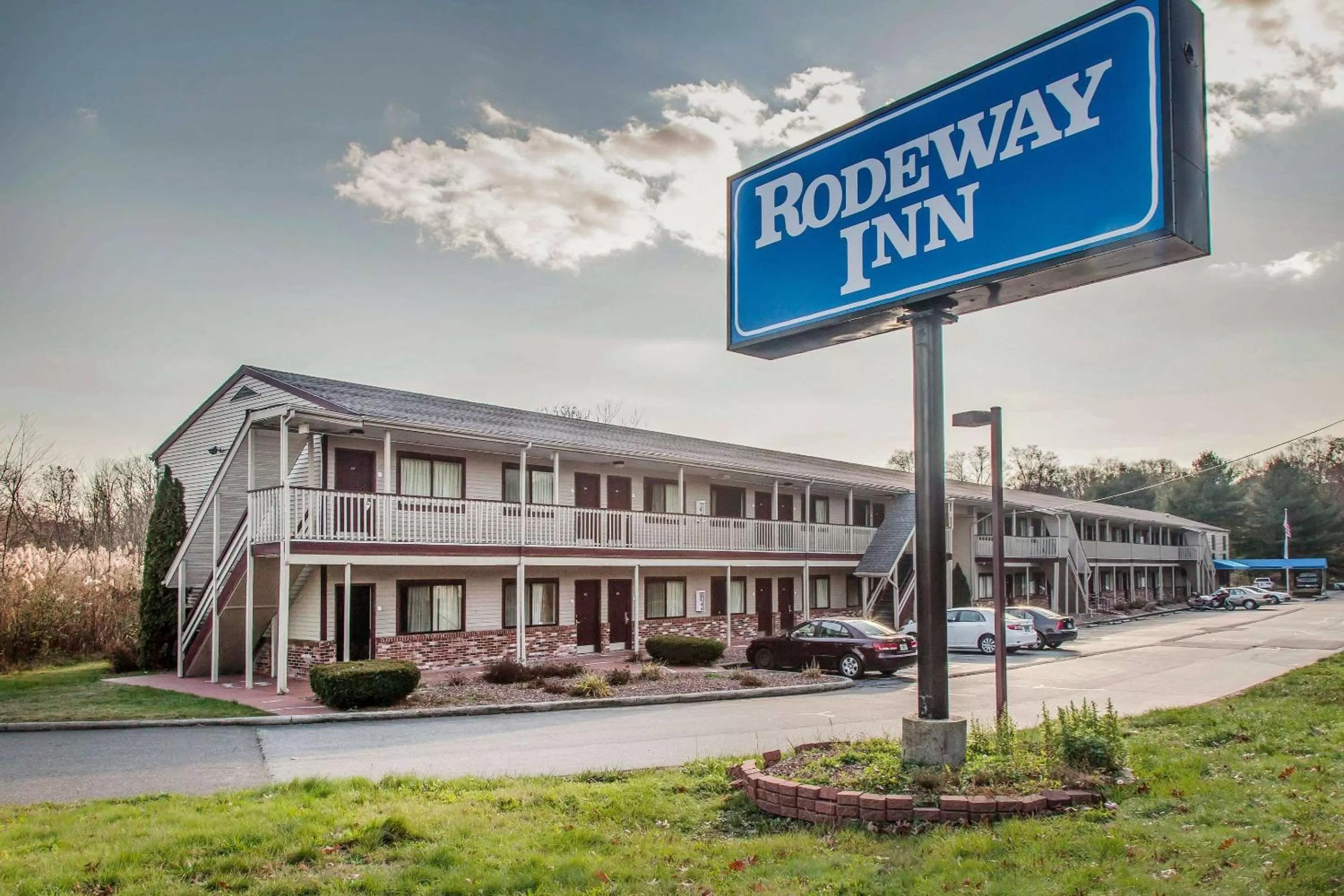 Property building in Rodeway Inn Groton - New London