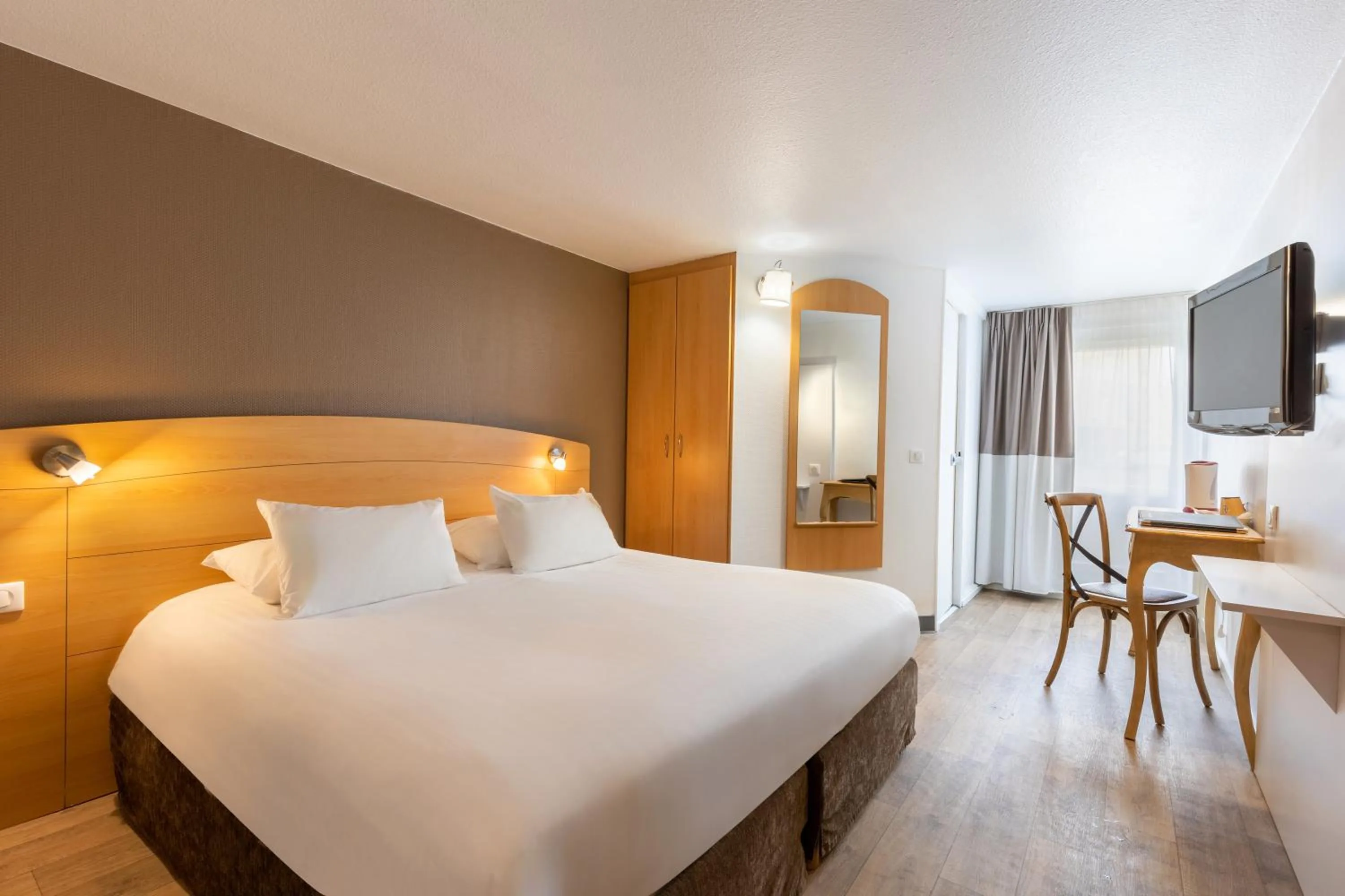 Bedroom, Bed in Sure Hotel by Best Western Plaisir
