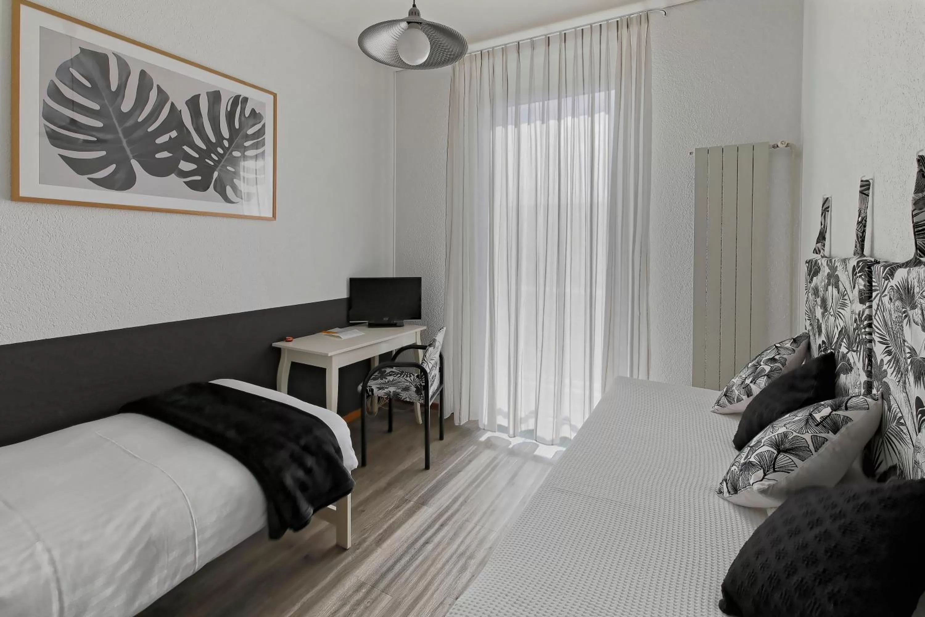 Photo of the whole room, Bed in Les Chambres du CTN