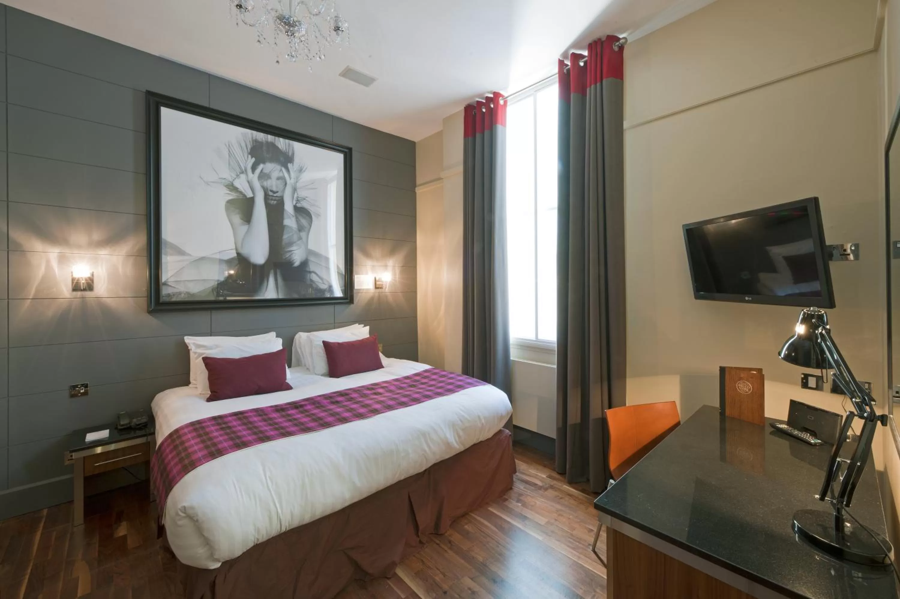 Photo of the whole room, Bed in Angels Share Hotel