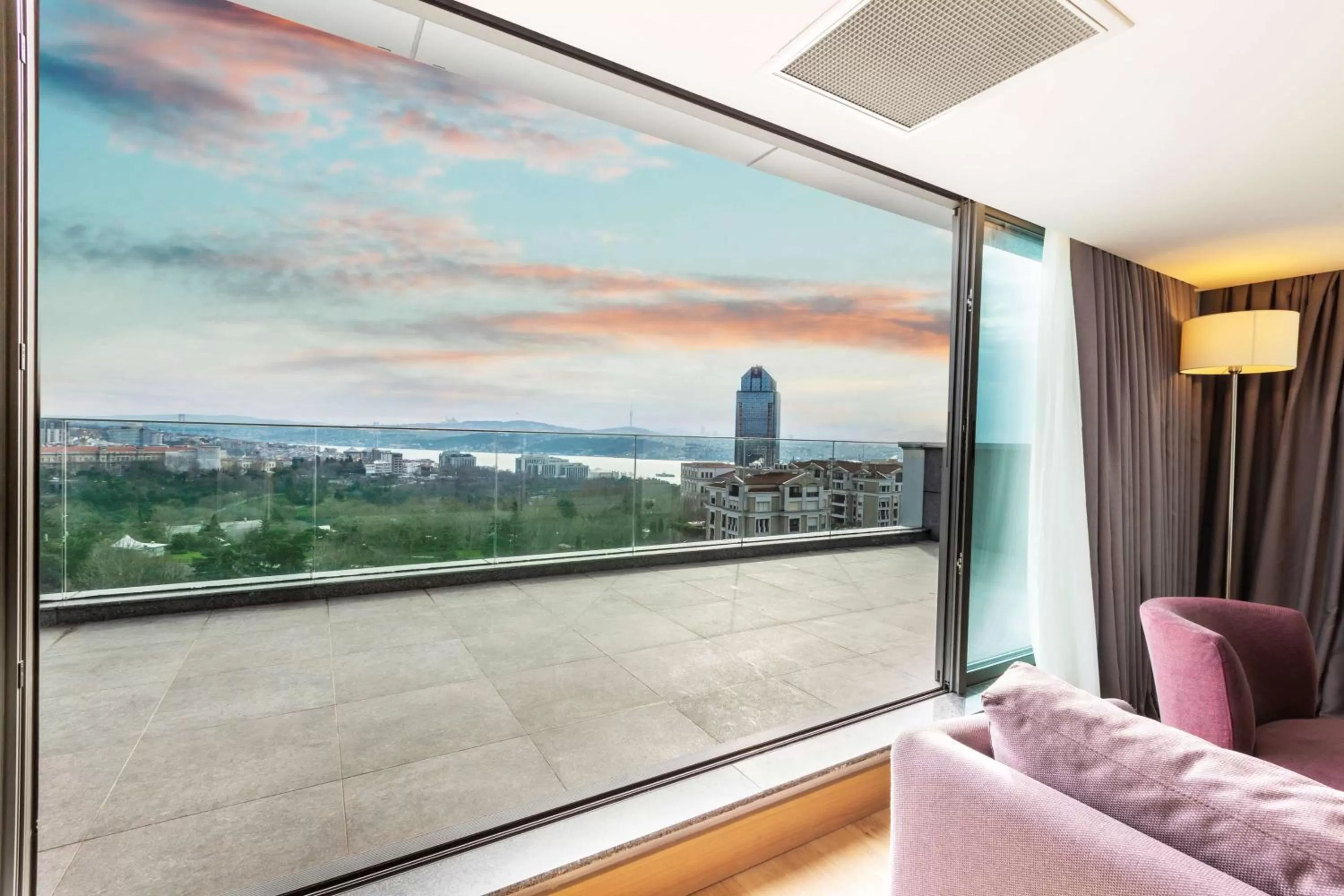 Photo of the whole room in Radisson Hotel Istanbul Harbiye