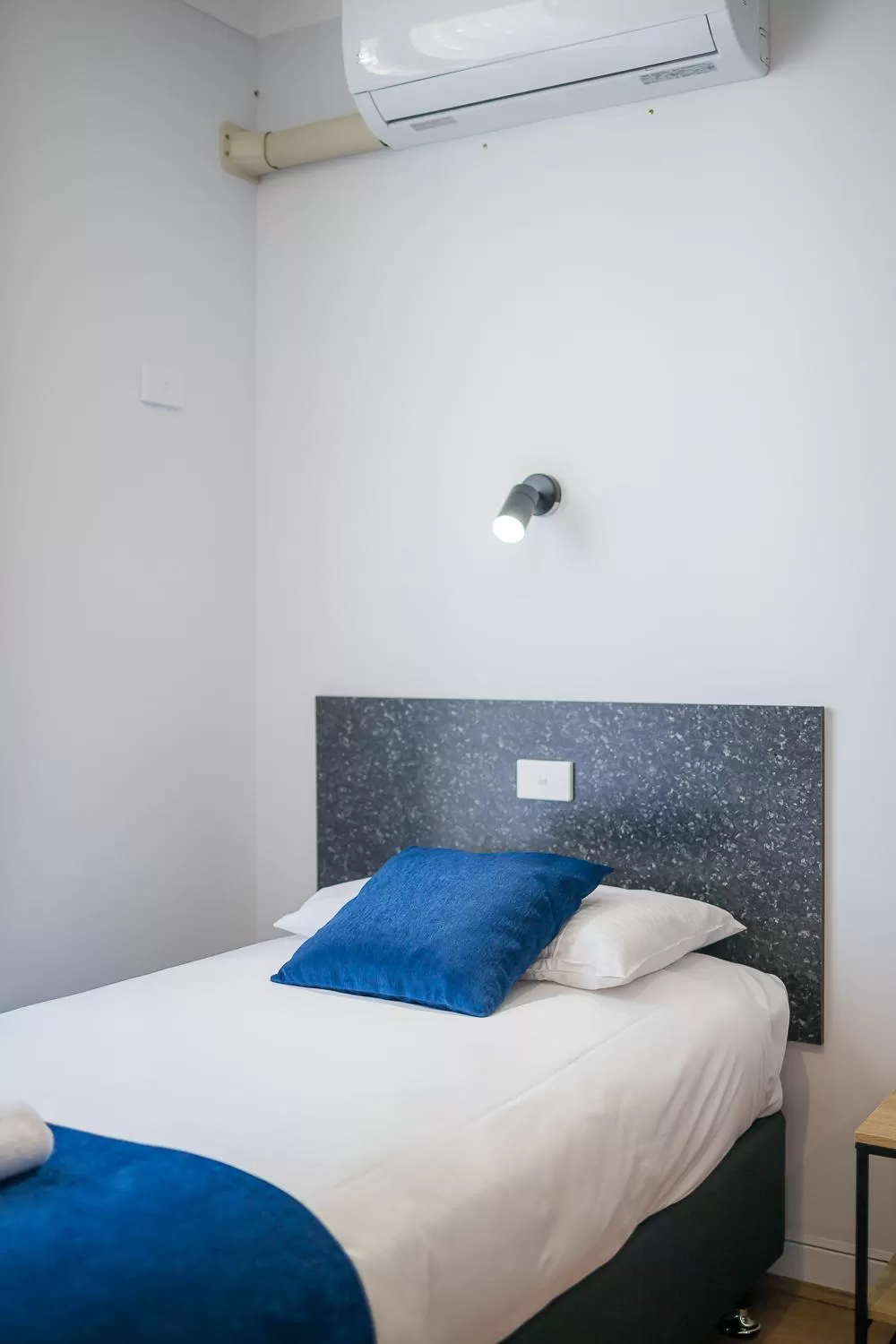 Bed in Plainsman Motel