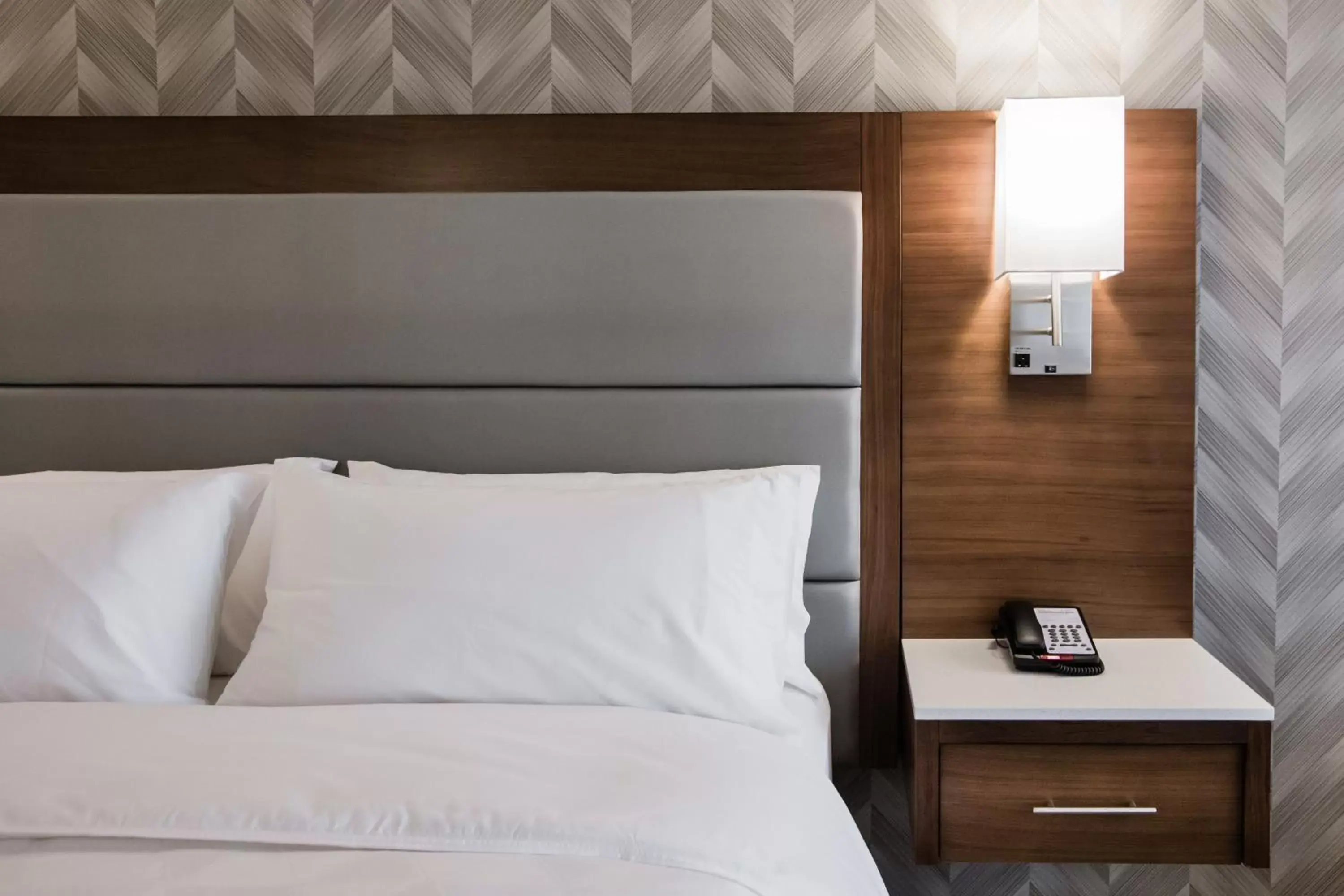 Standard King Room with Roll-In Shower - Communications Access in Holiday Inn Hotel & Suites Calgary South - Conference Ctr by IHG Standard King Room with Roll-In Shower - Communications Access in Holiday Inn Hotel & Suites Calgary South - Conference Ctr by IHG