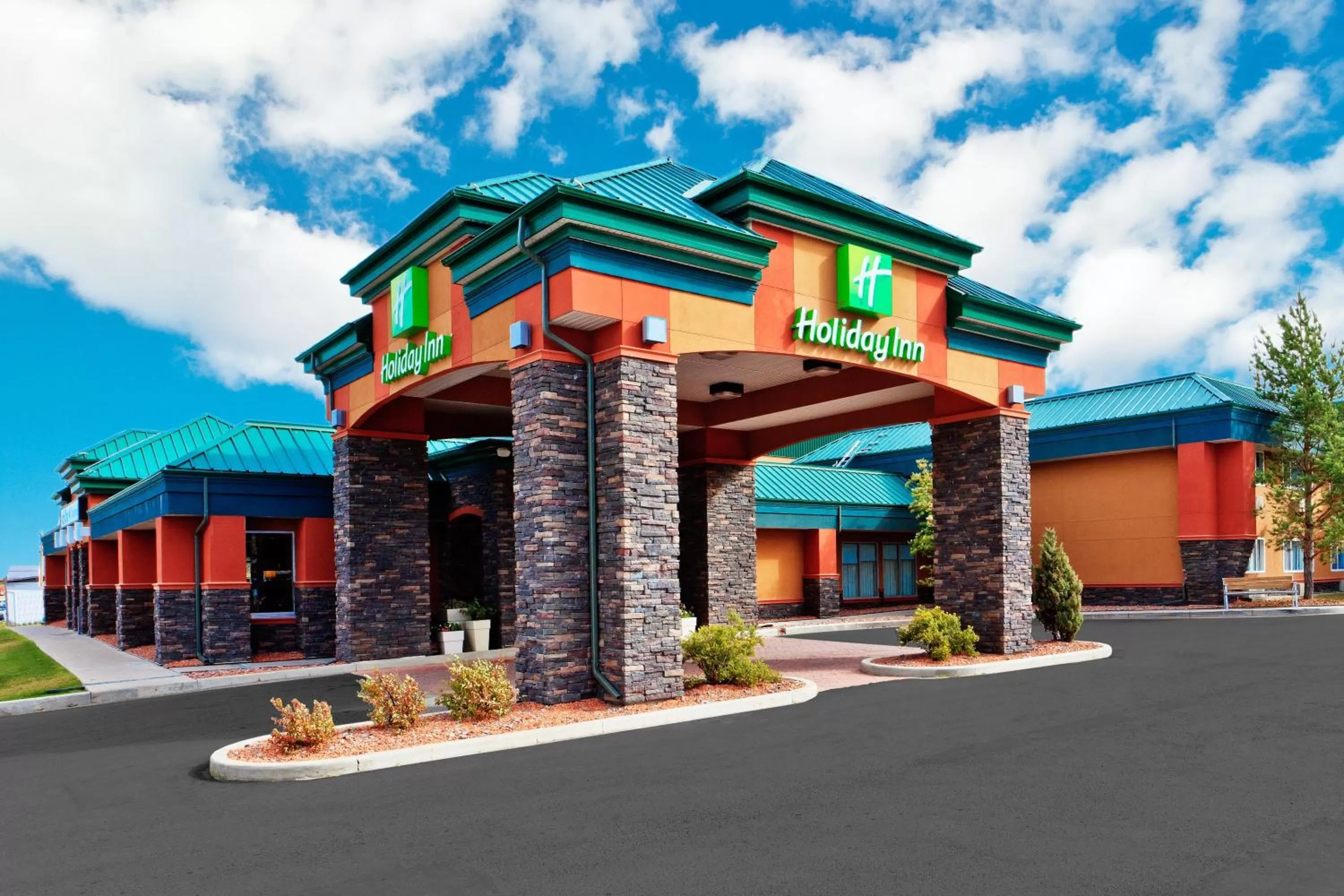 Property building in Holiday Inn Hinton by IHG