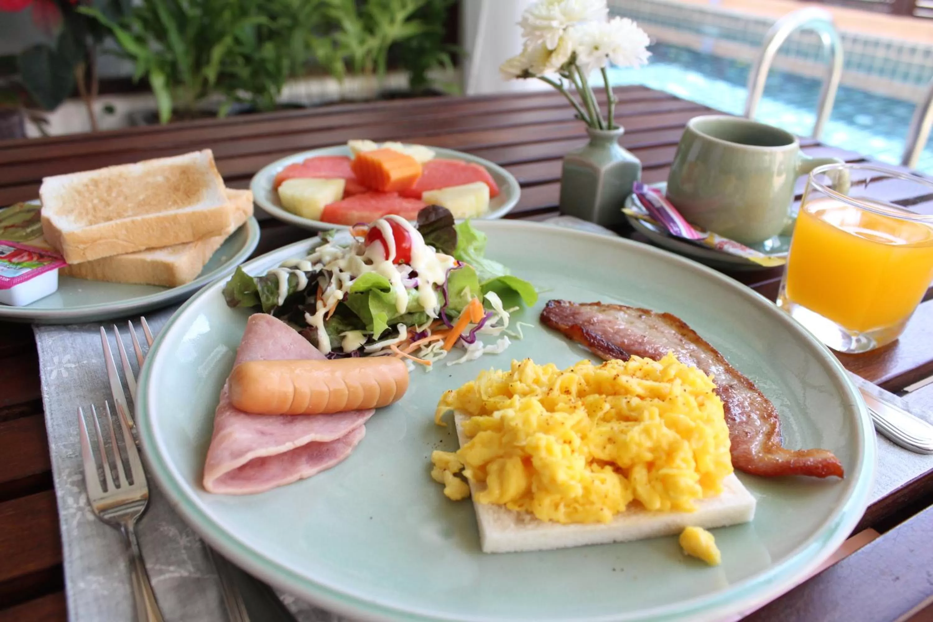 Restaurant/places to eat in Kampaeng Ngam Hotel