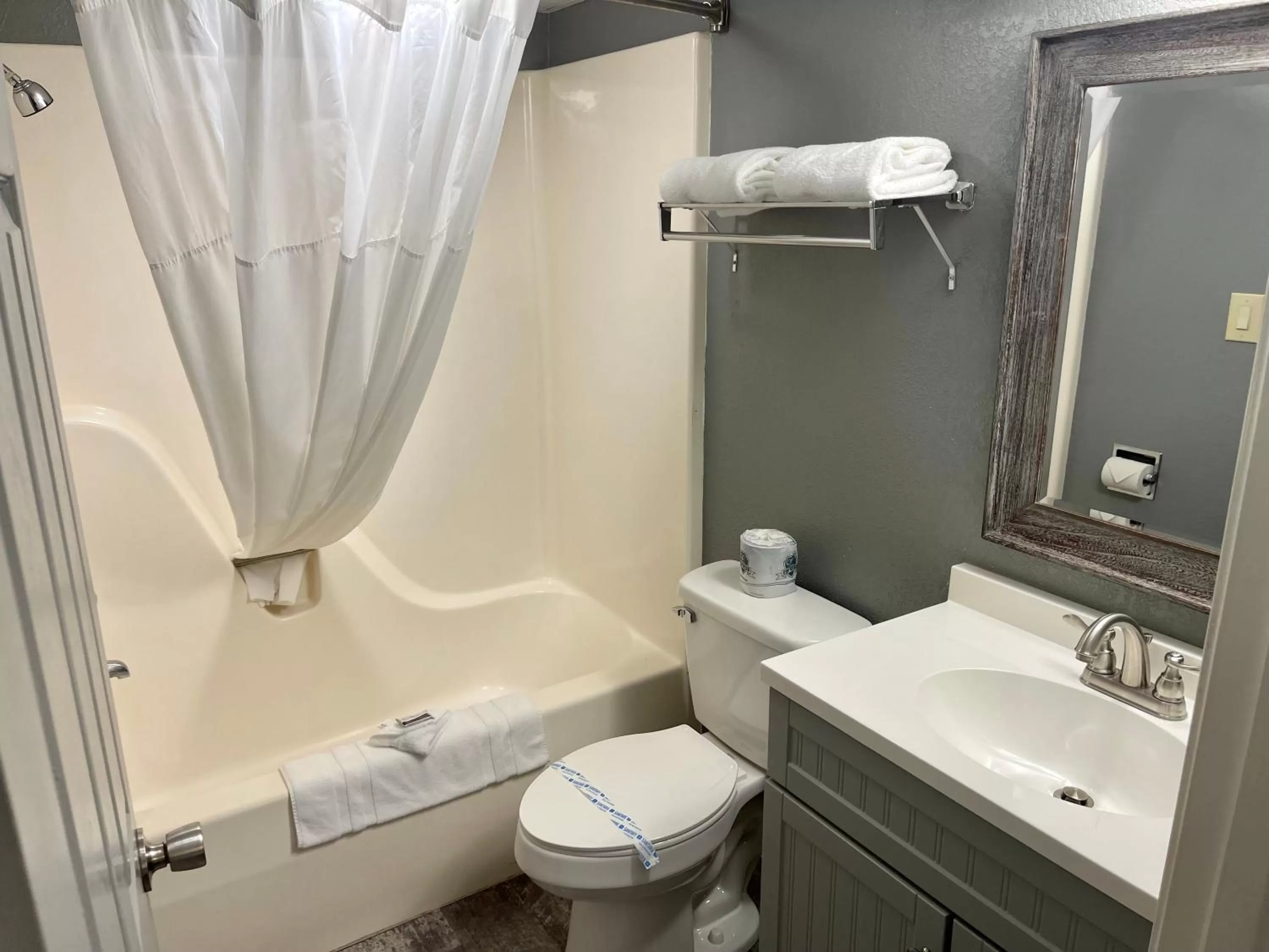 Bathroom in Lake Norfork Resort