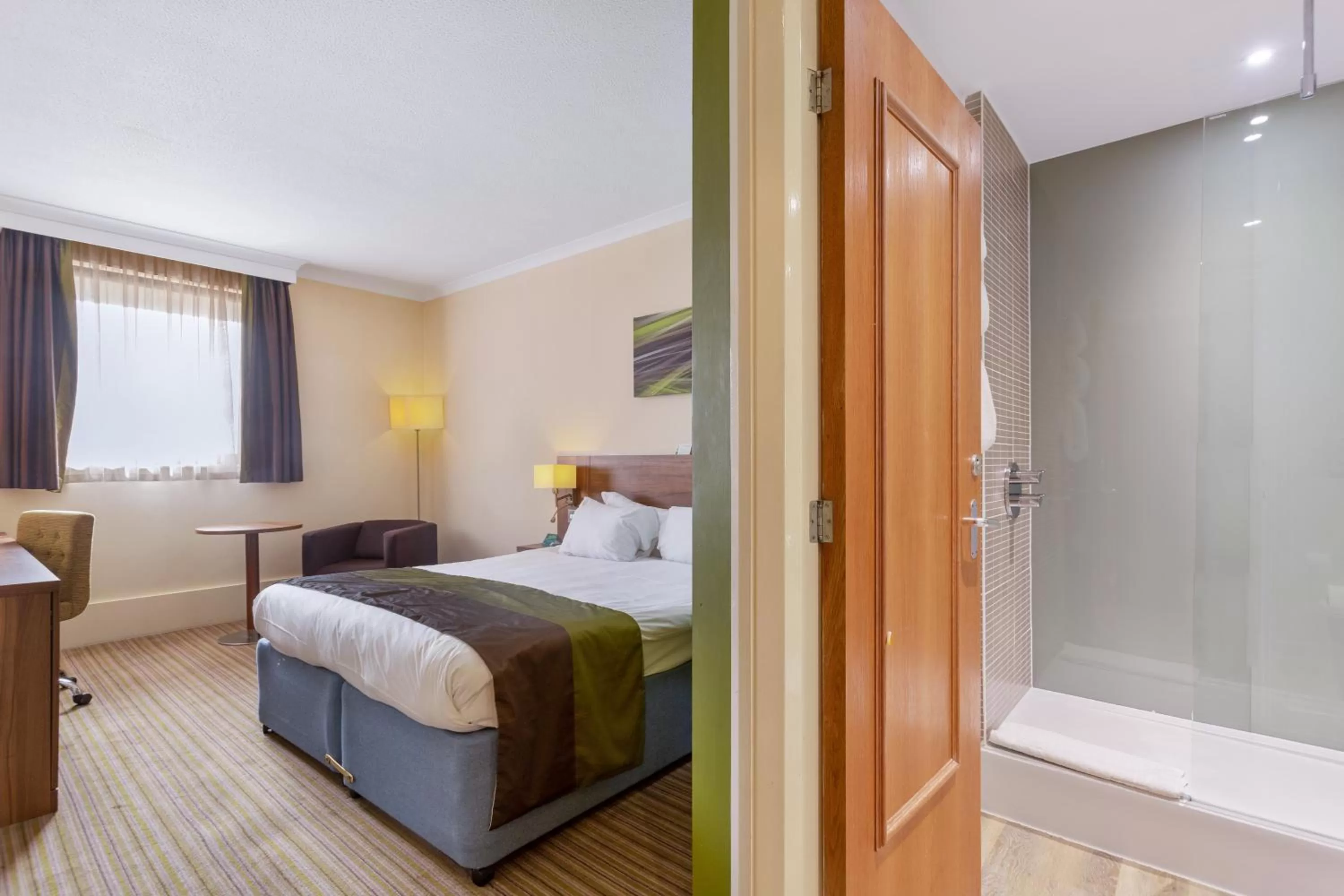 Bed in Holiday Inn Leamington Spa - Warwick by IHG